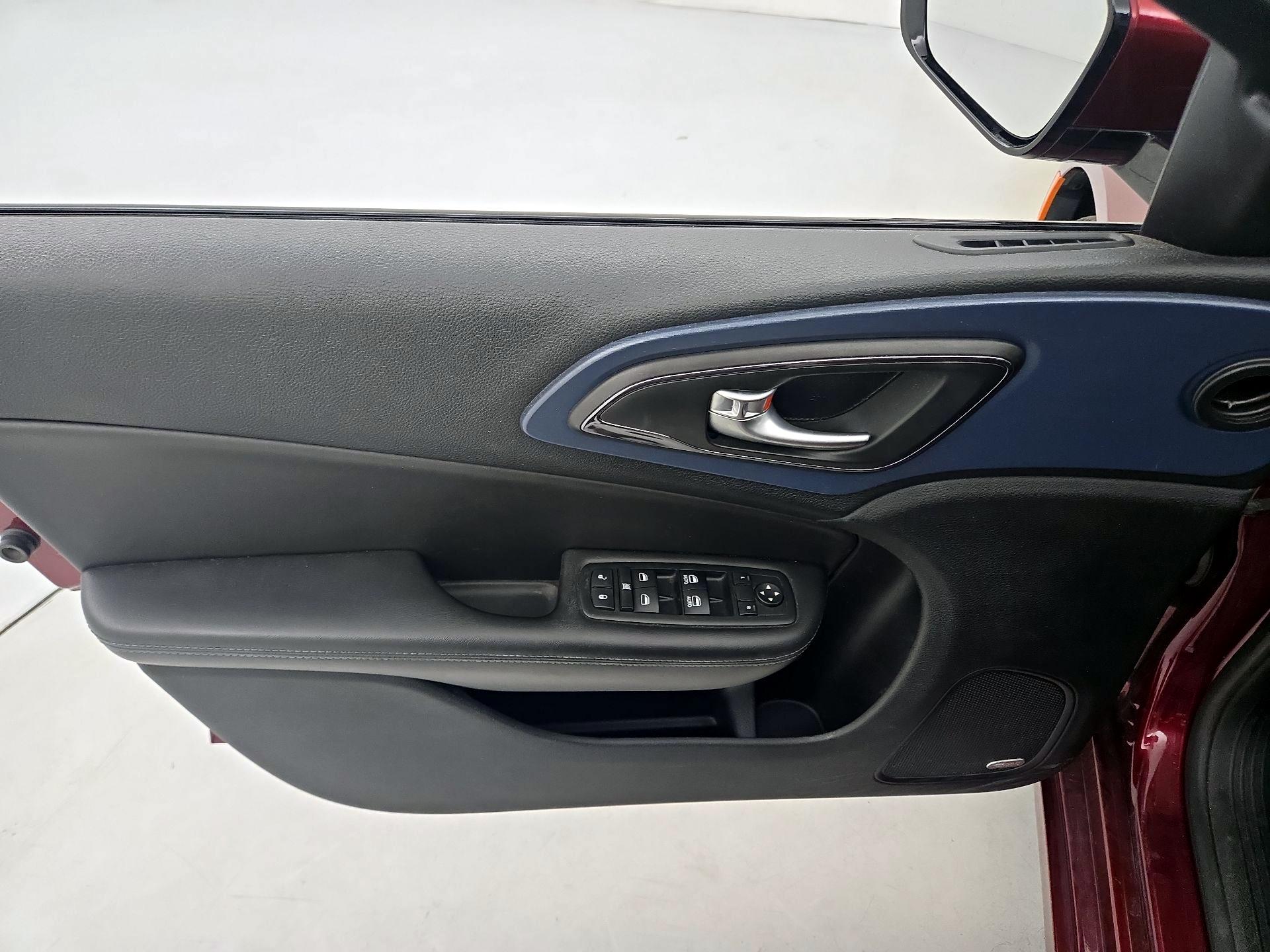 Thumbnail: 2015 Chrysler 200 - 12