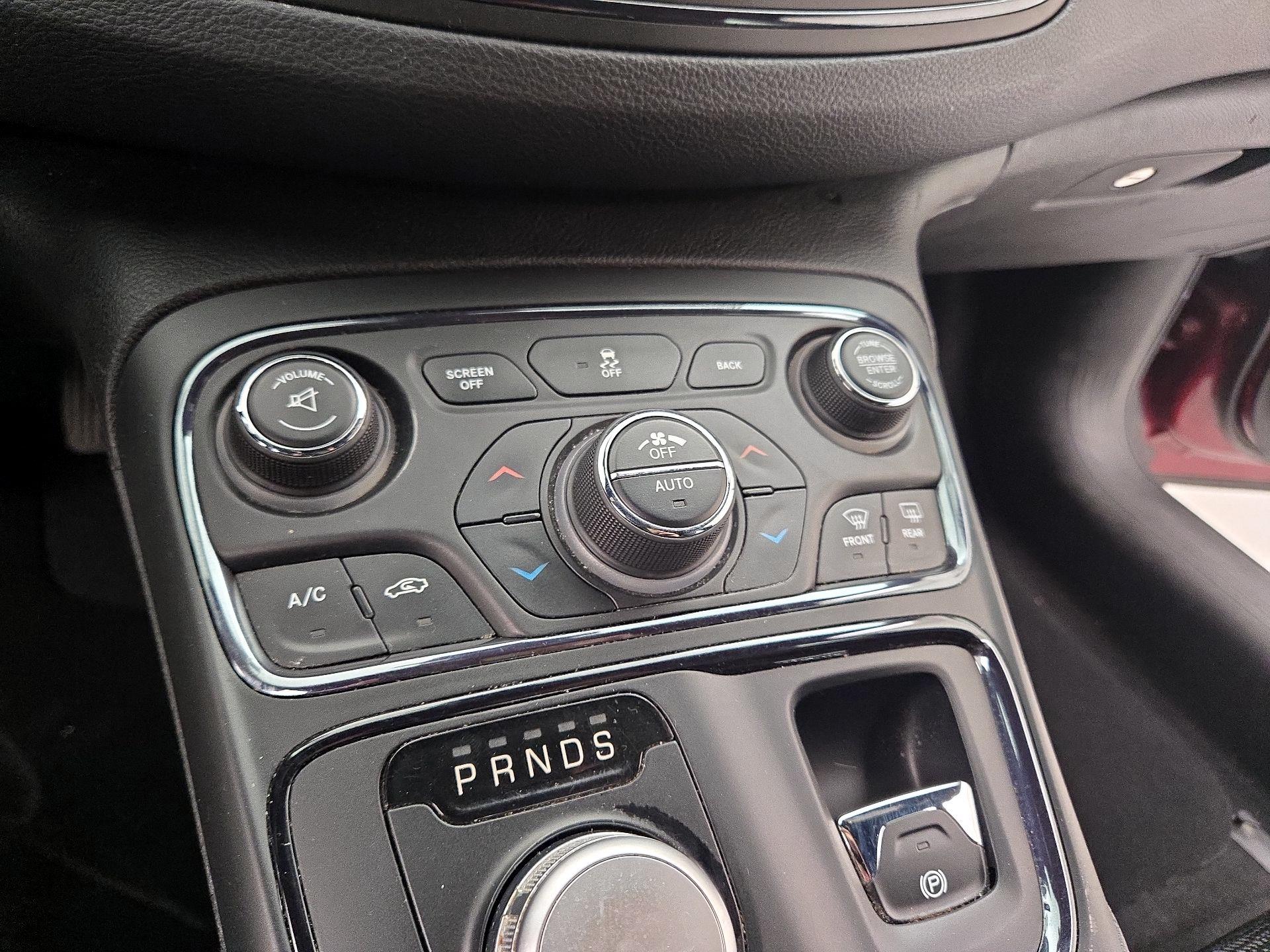 Thumbnail: 2015 Chrysler 200 - 17