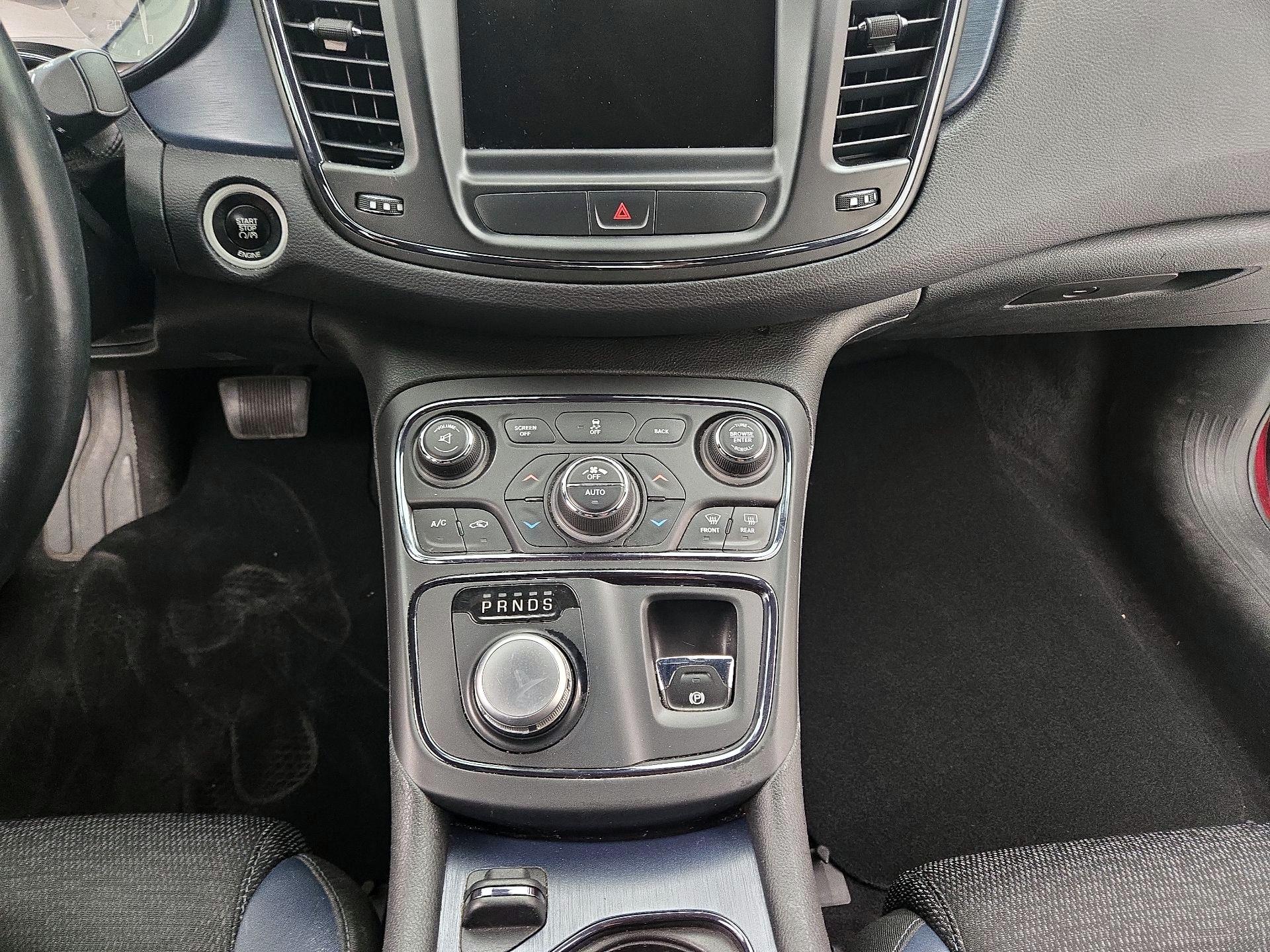 Thumbnail: 2015 Chrysler 200 - 18