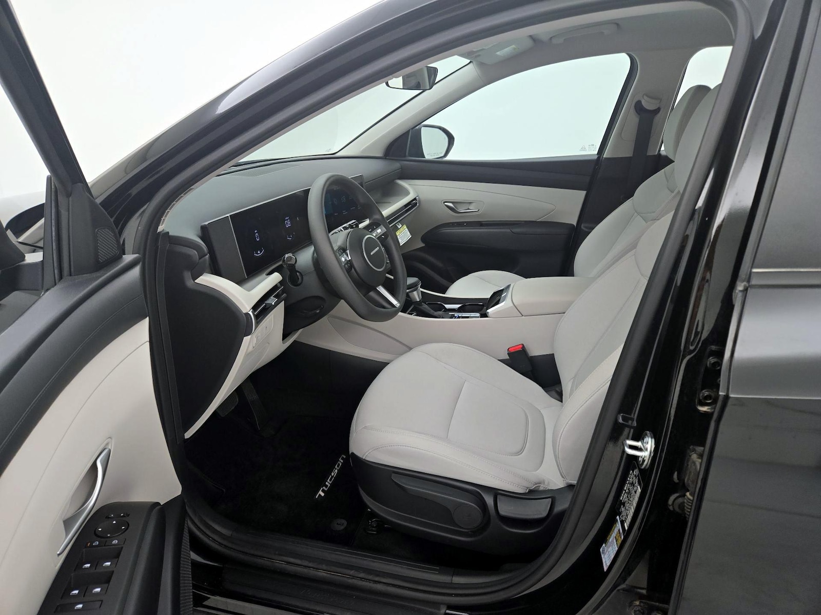 2025 Hyundai Tucson SE - Photo 12