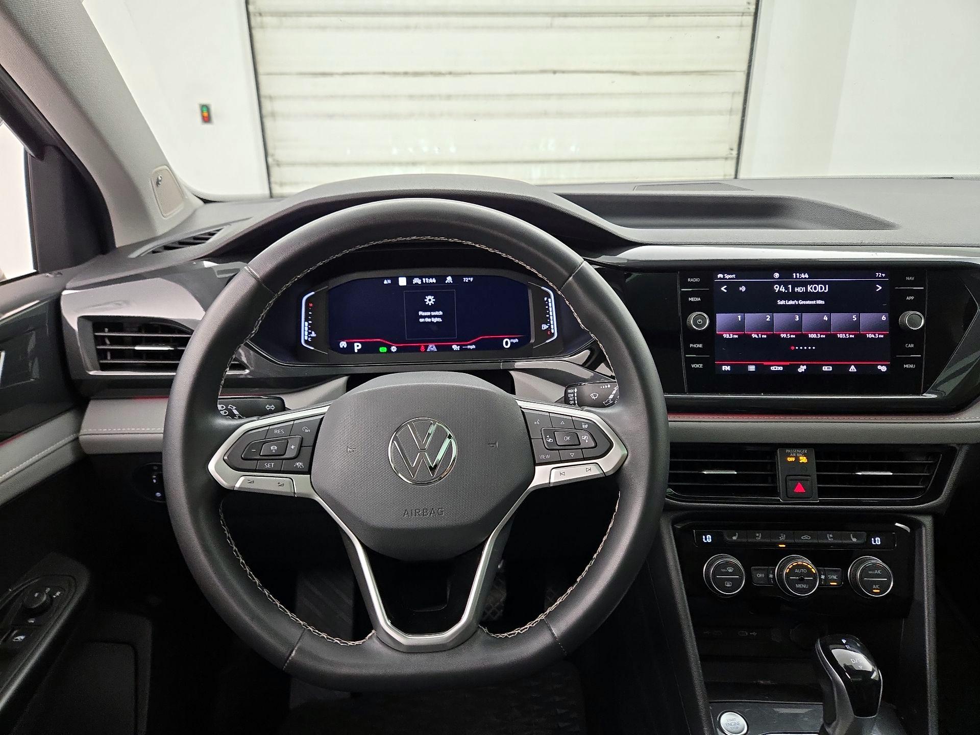 Thumbnail: 2022 Volkswagen Taos - 10
