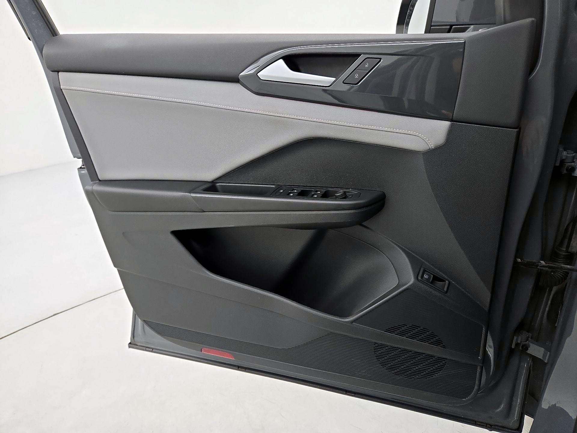 Thumbnail: 2022 Volkswagen Taos - 12