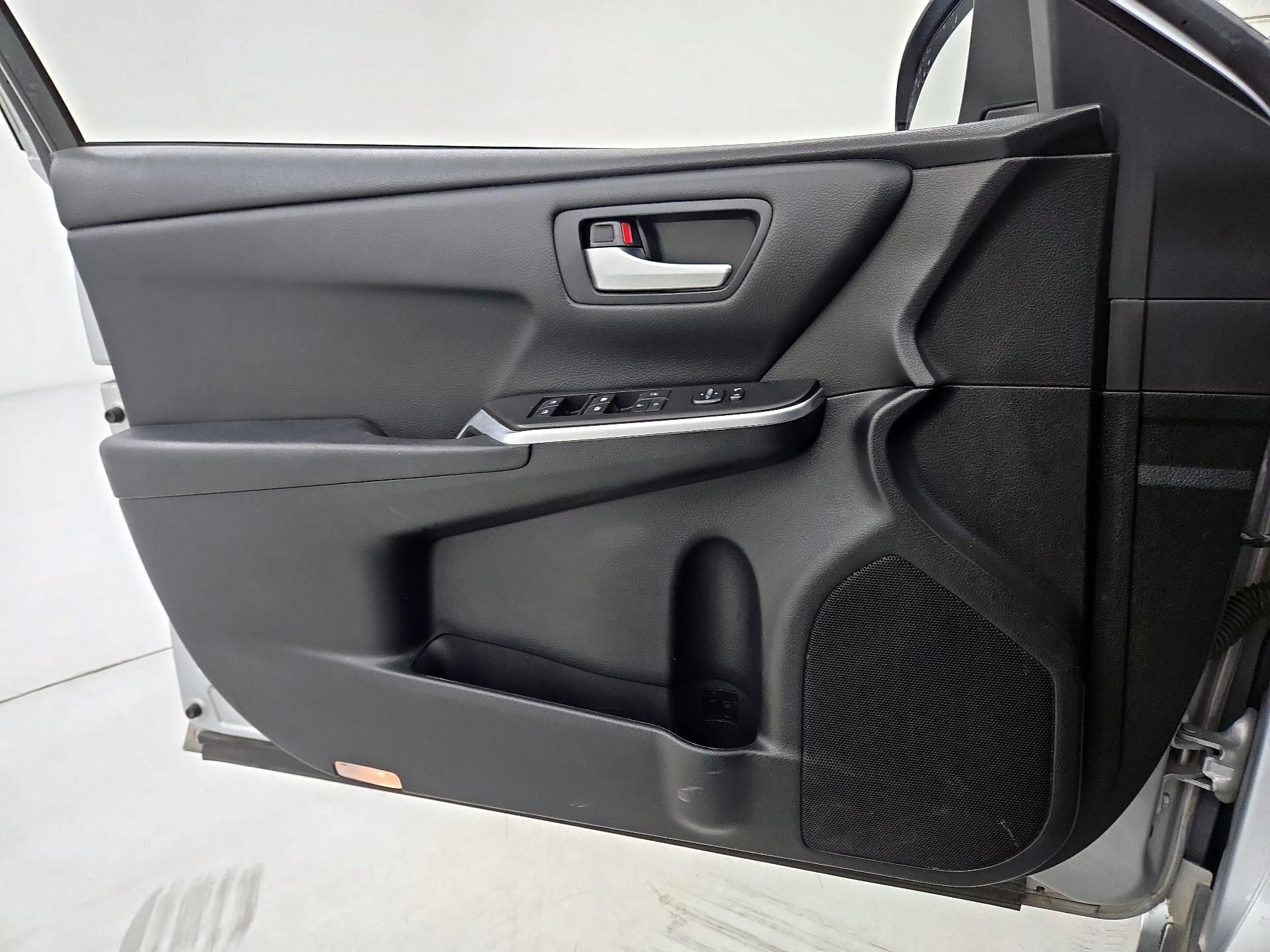 Thumbnail: 2015 Toyota Camry - 12