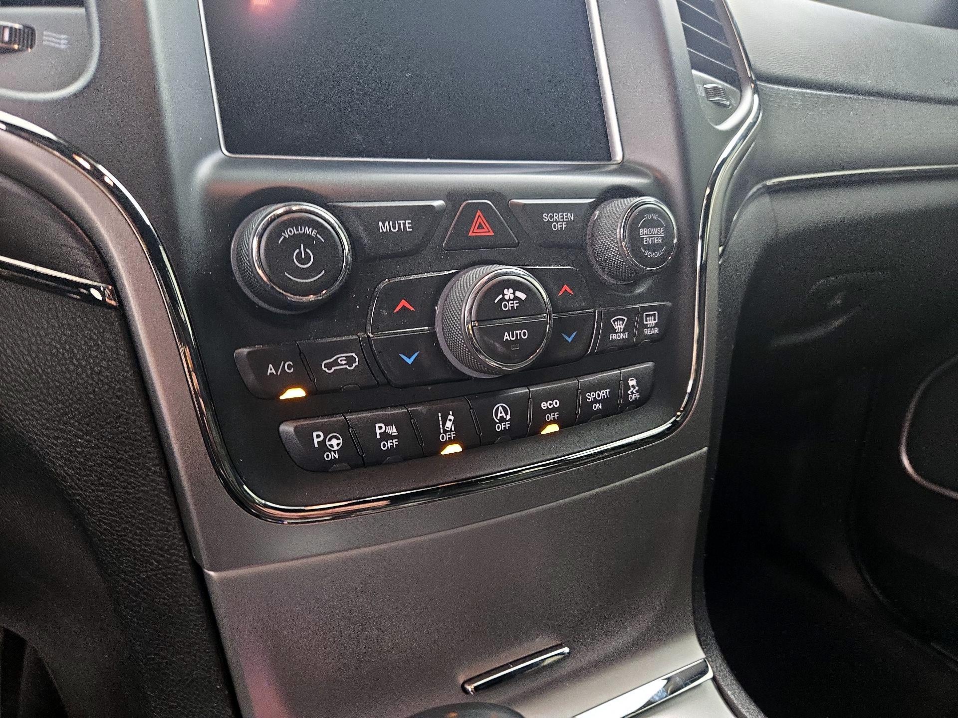 Thumbnail: 2018 Jeep Grand Cherokee - 17