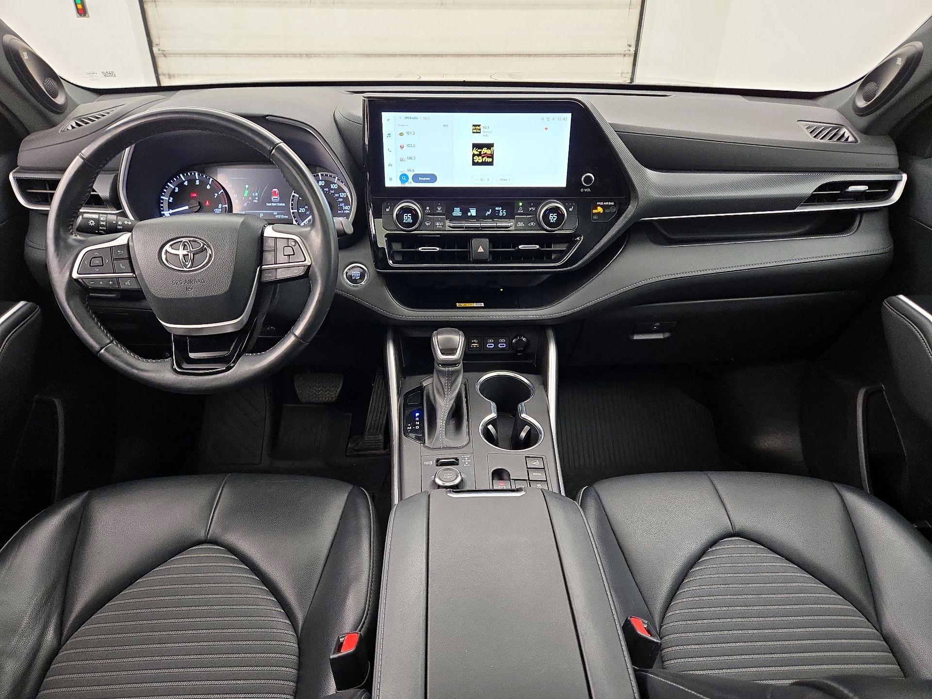 Thumbnail: 2023 Toyota Highlander - 9