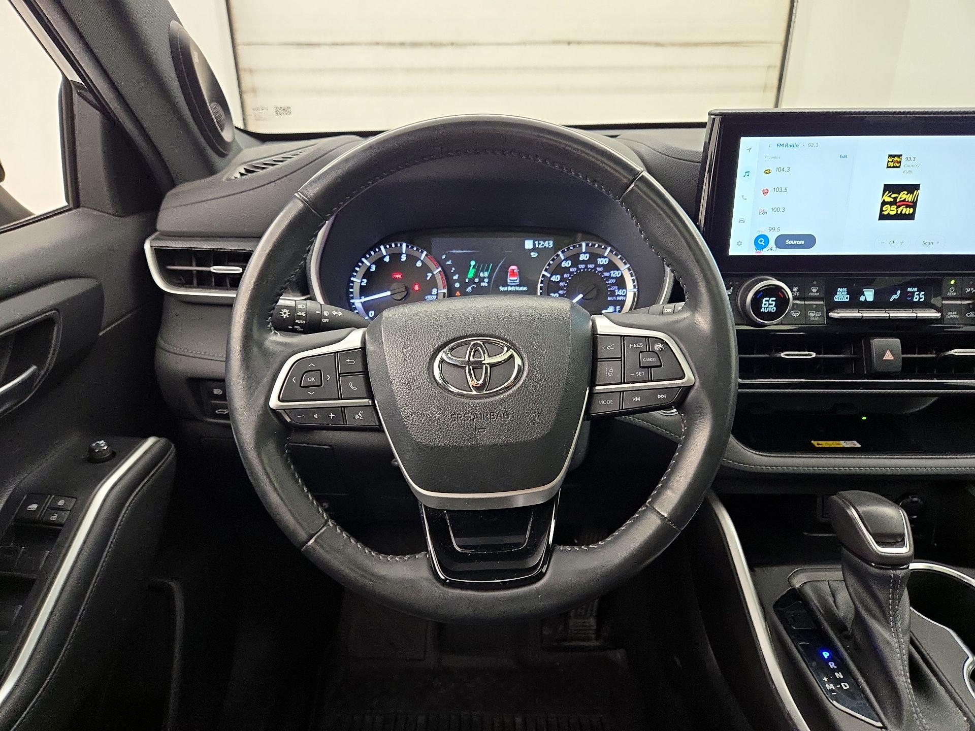 Thumbnail: 2023 Toyota Highlander - 10