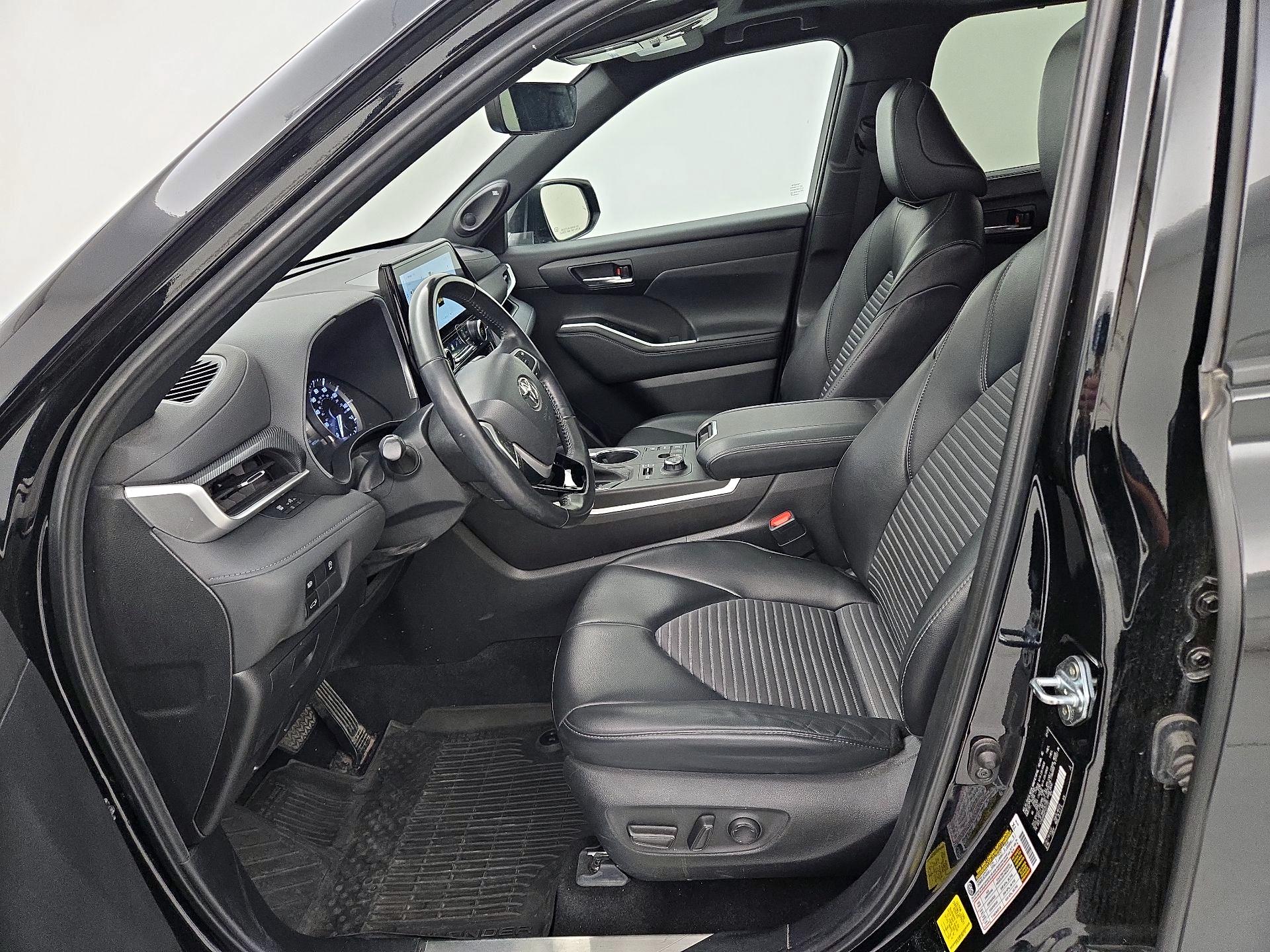 Thumbnail: 2023 Toyota Highlander - 11