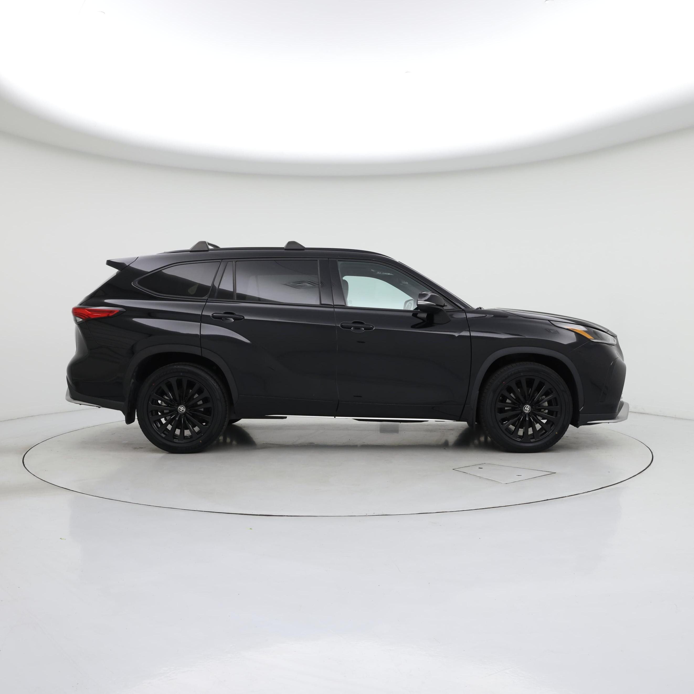 Thumbnail: 2023 Toyota Highlander - 7