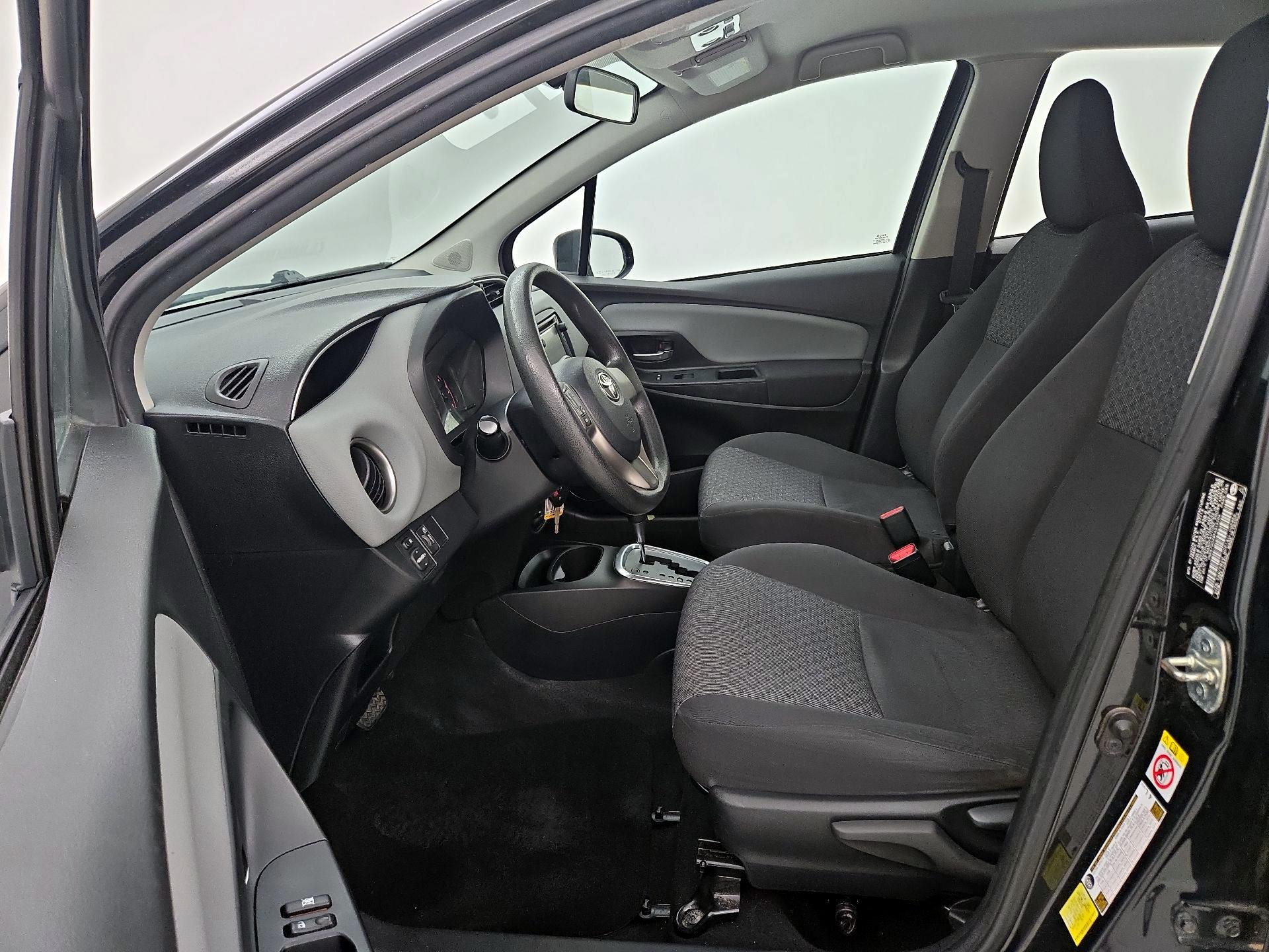 Thumbnail: 2015 Toyota Yaris - 11