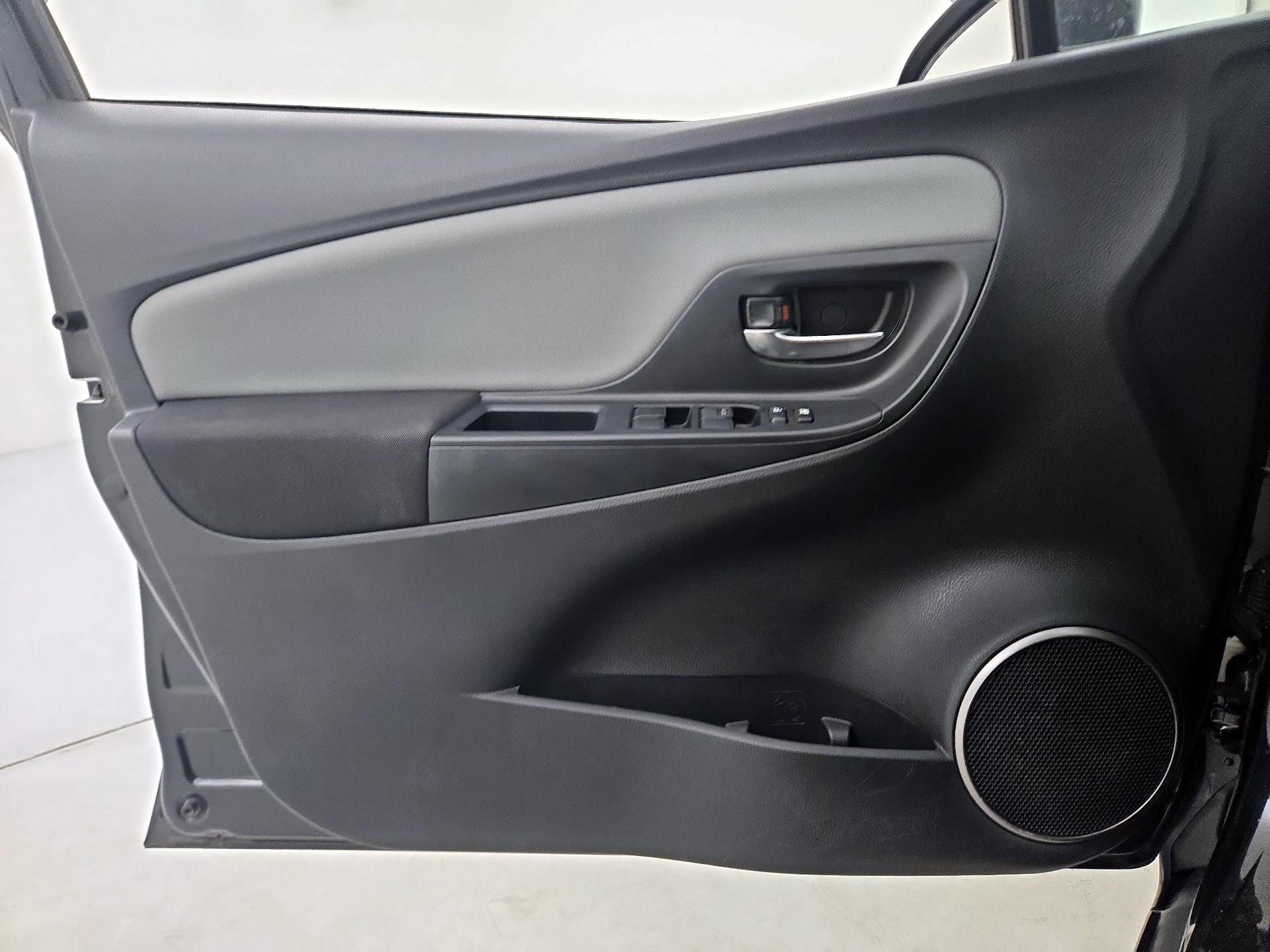 Thumbnail: 2015 Toyota Yaris - 12