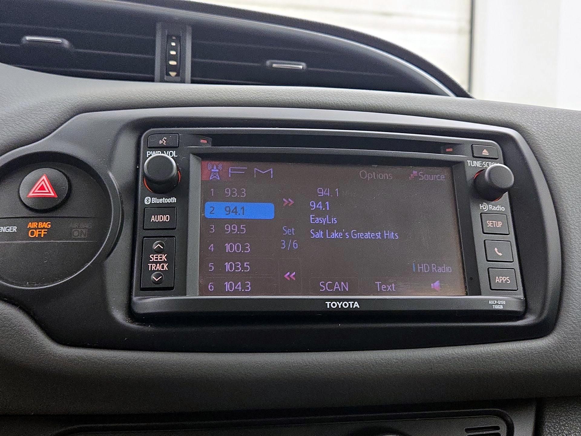 Thumbnail: 2015 Toyota Yaris - 14