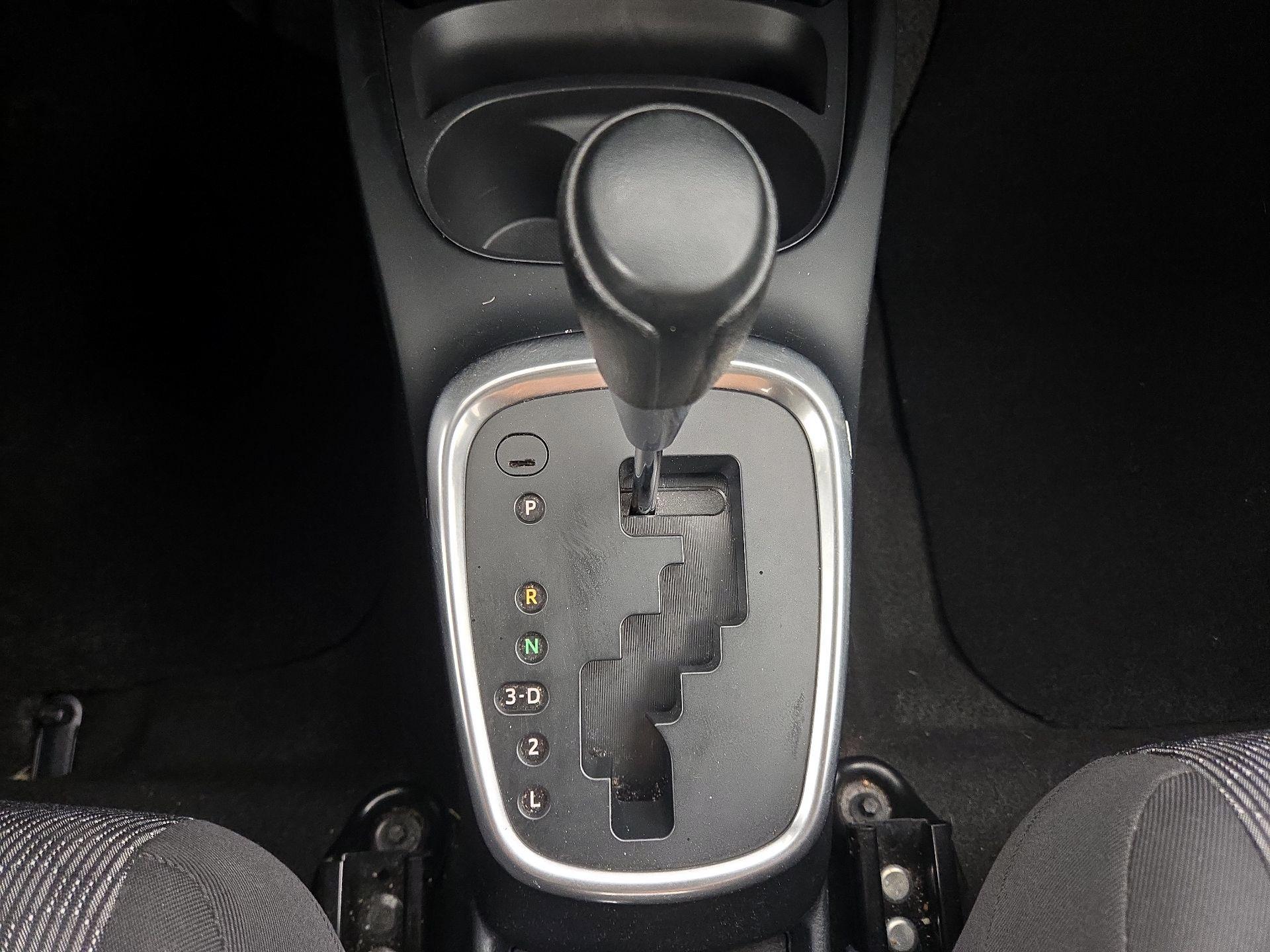 Thumbnail: 2015 Toyota Yaris - 16