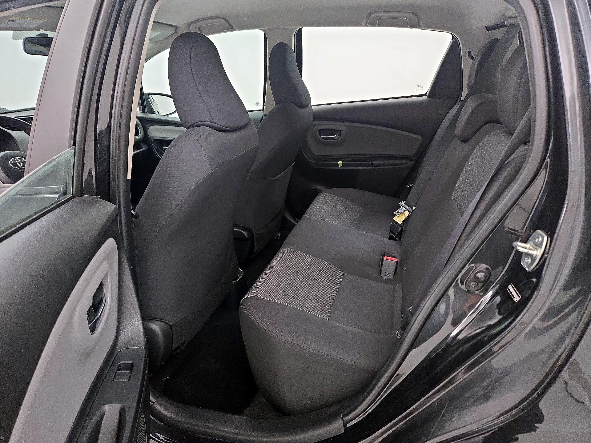 Thumbnail: 2015 Toyota Yaris - 18