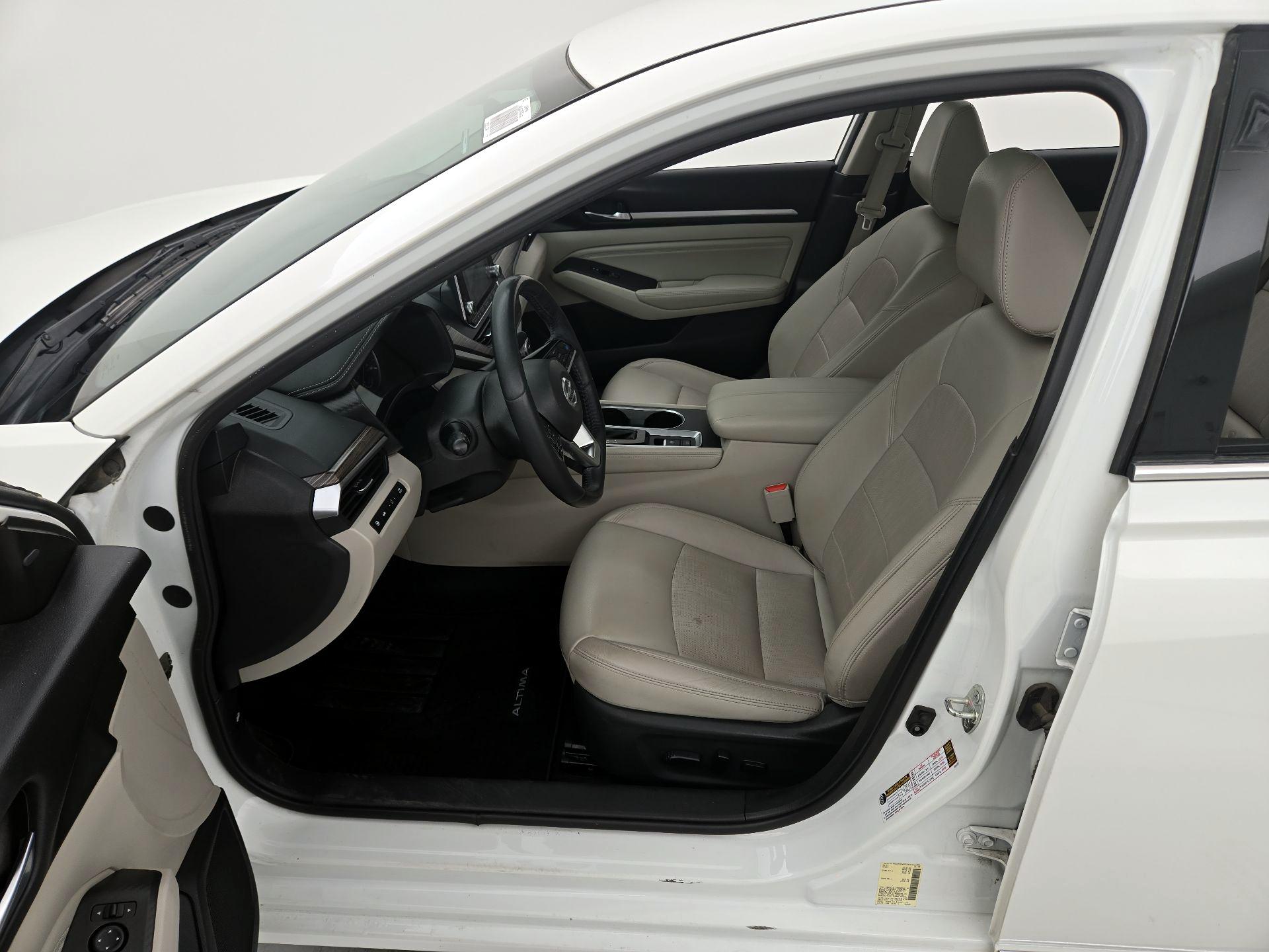 Thumbnail: 2019 Nissan Altima - 11