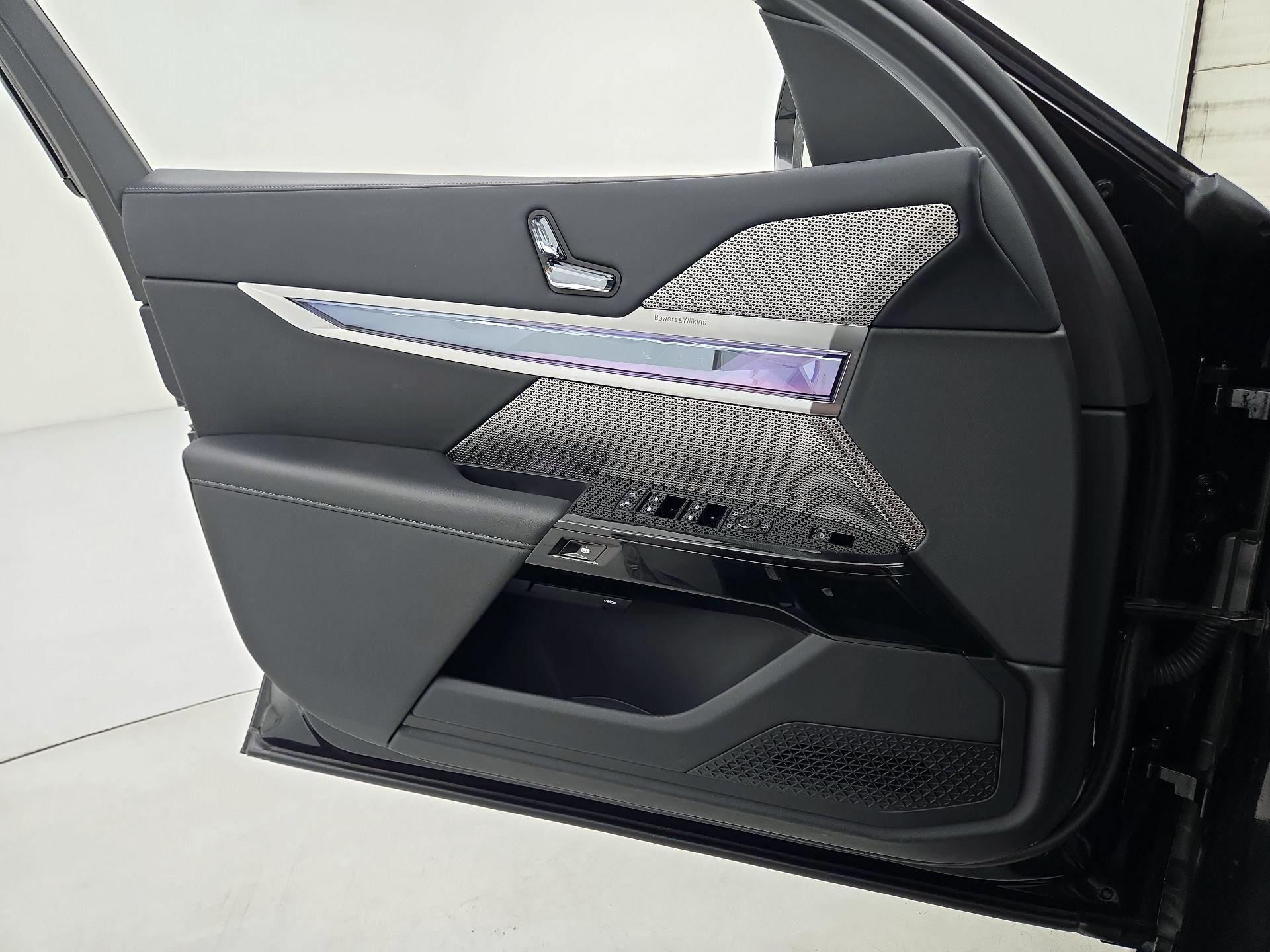 Thumbnail: 2025 BMW 7 Series - 12