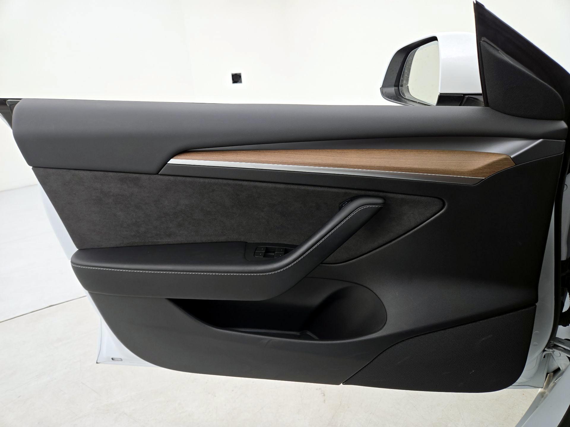 Thumbnail: 2022 Tesla Model 3 - 12