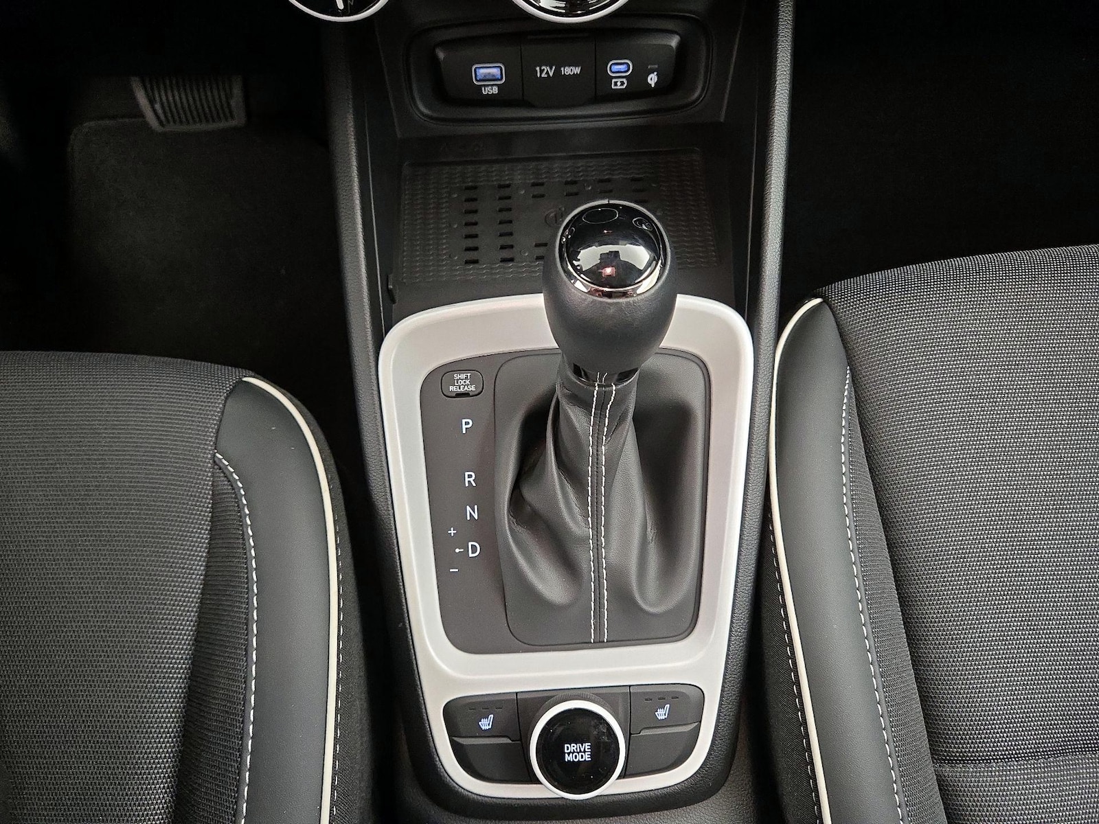 2026 Hyundai Venue SEL - Photo 18