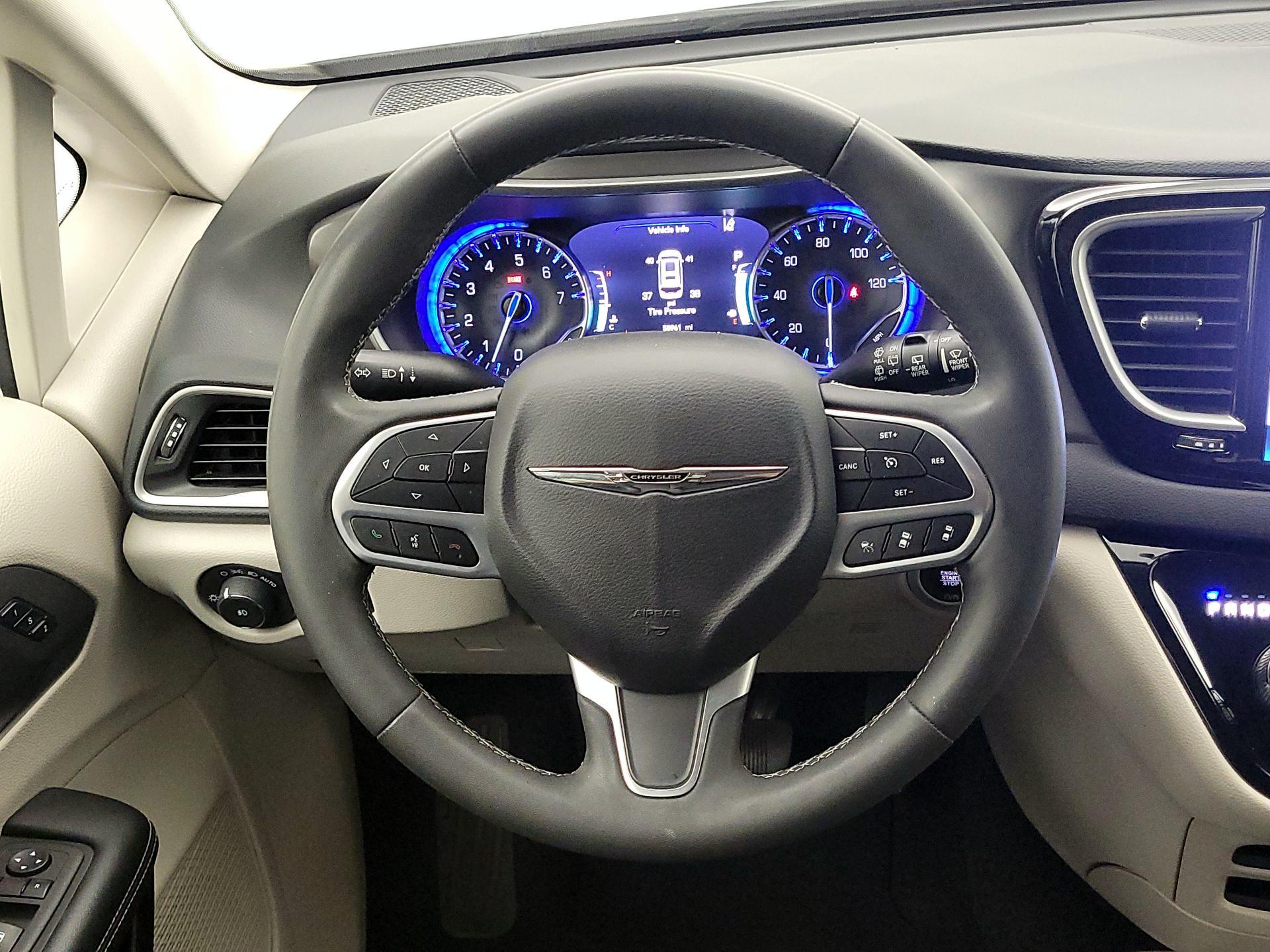 Thumbnail: 2023 Chrysler Pacifica - 10