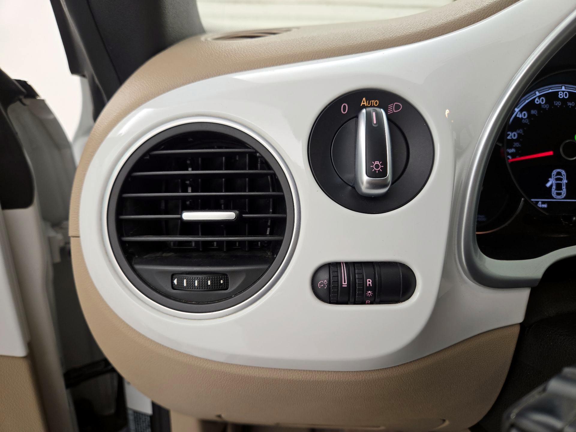 Thumbnail: 2017 Volkswagen Beetle - 13