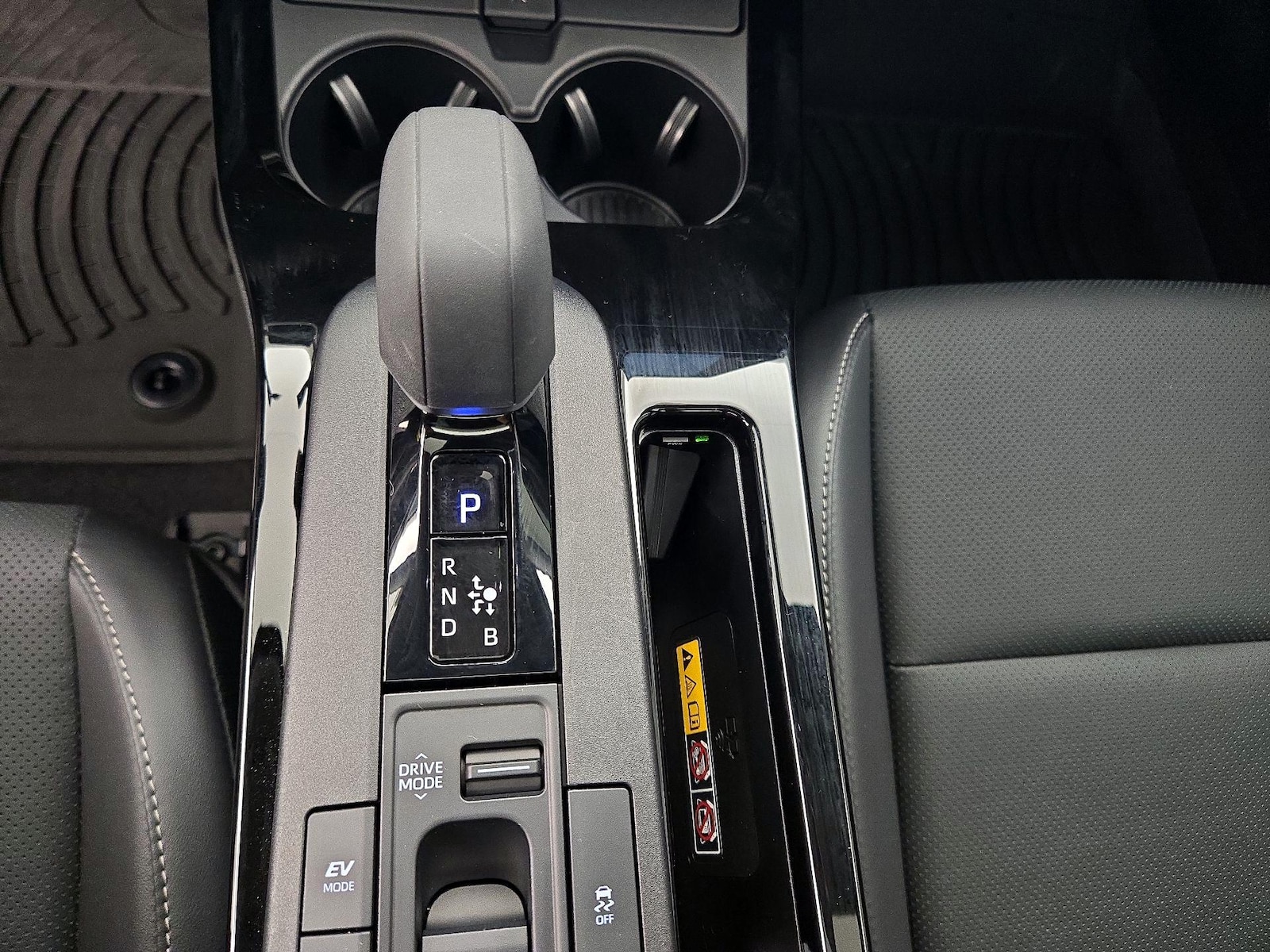 2026 Toyota Prius Limited - Photo 19