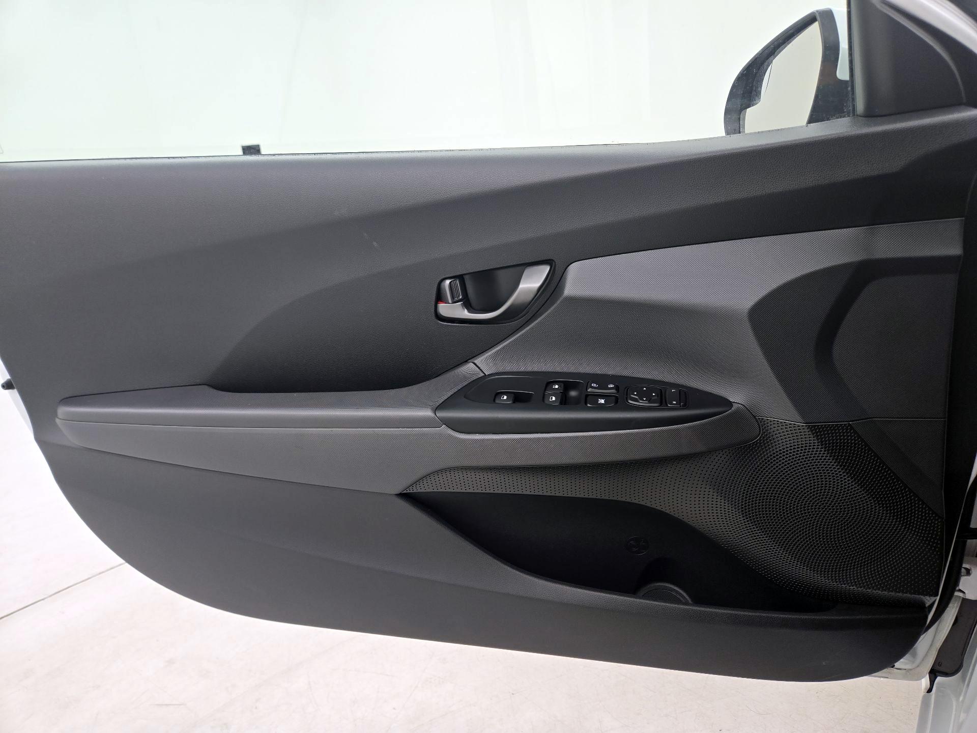 Thumbnail: 2021 Hyundai Veloster - 12
