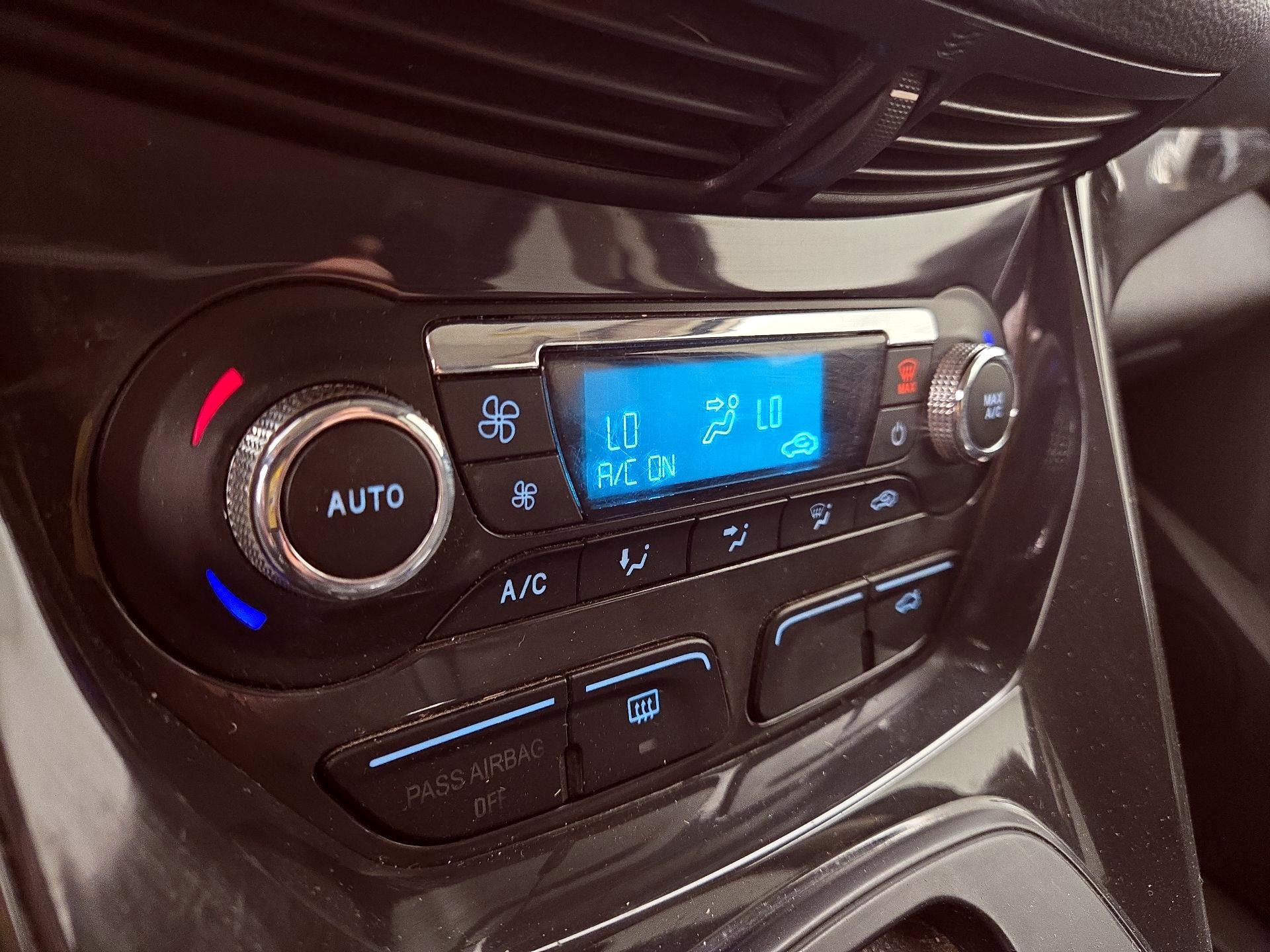 Thumbnail: 2014 Ford Escape - 16