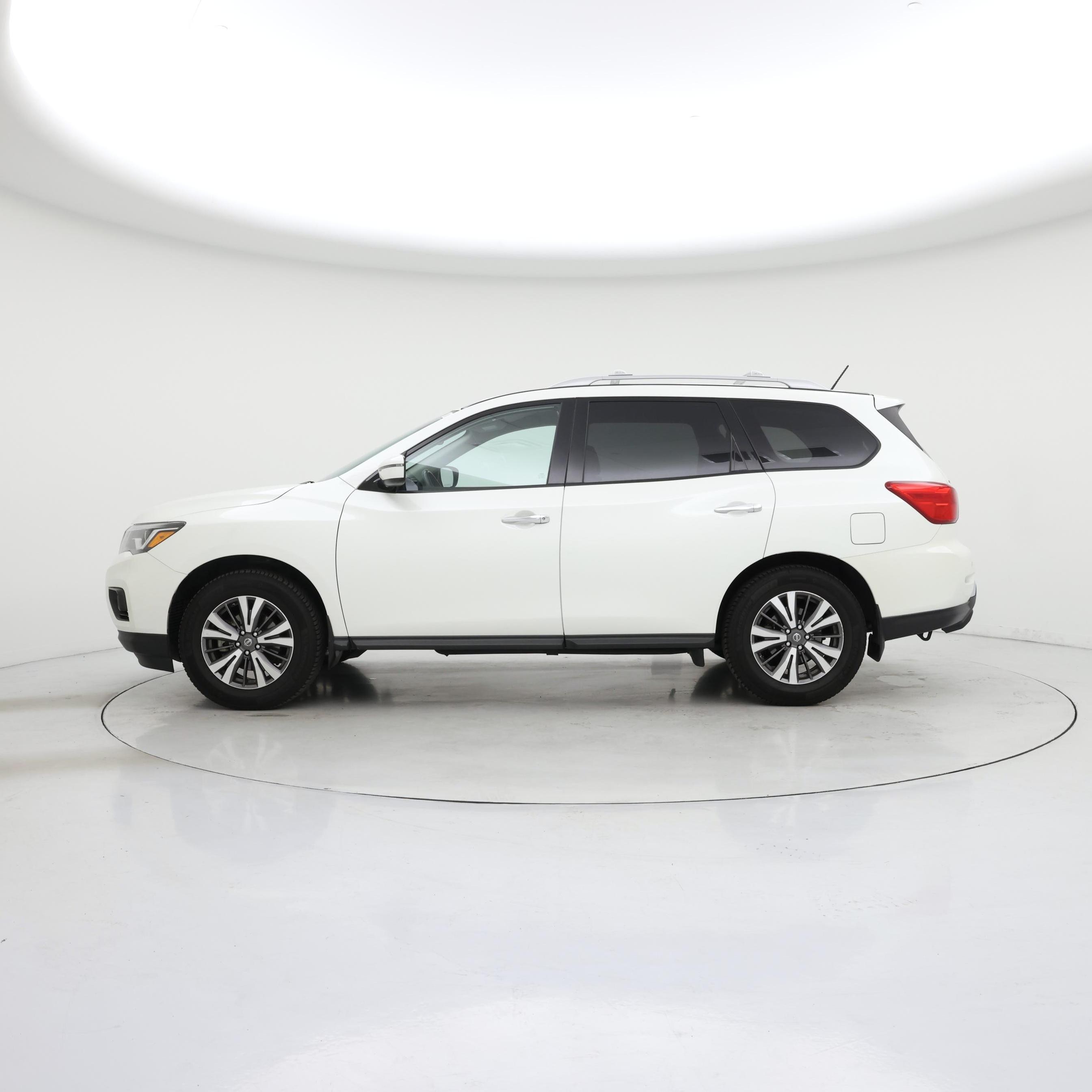 Thumbnail: 2018 Nissan Pathfinder - 3