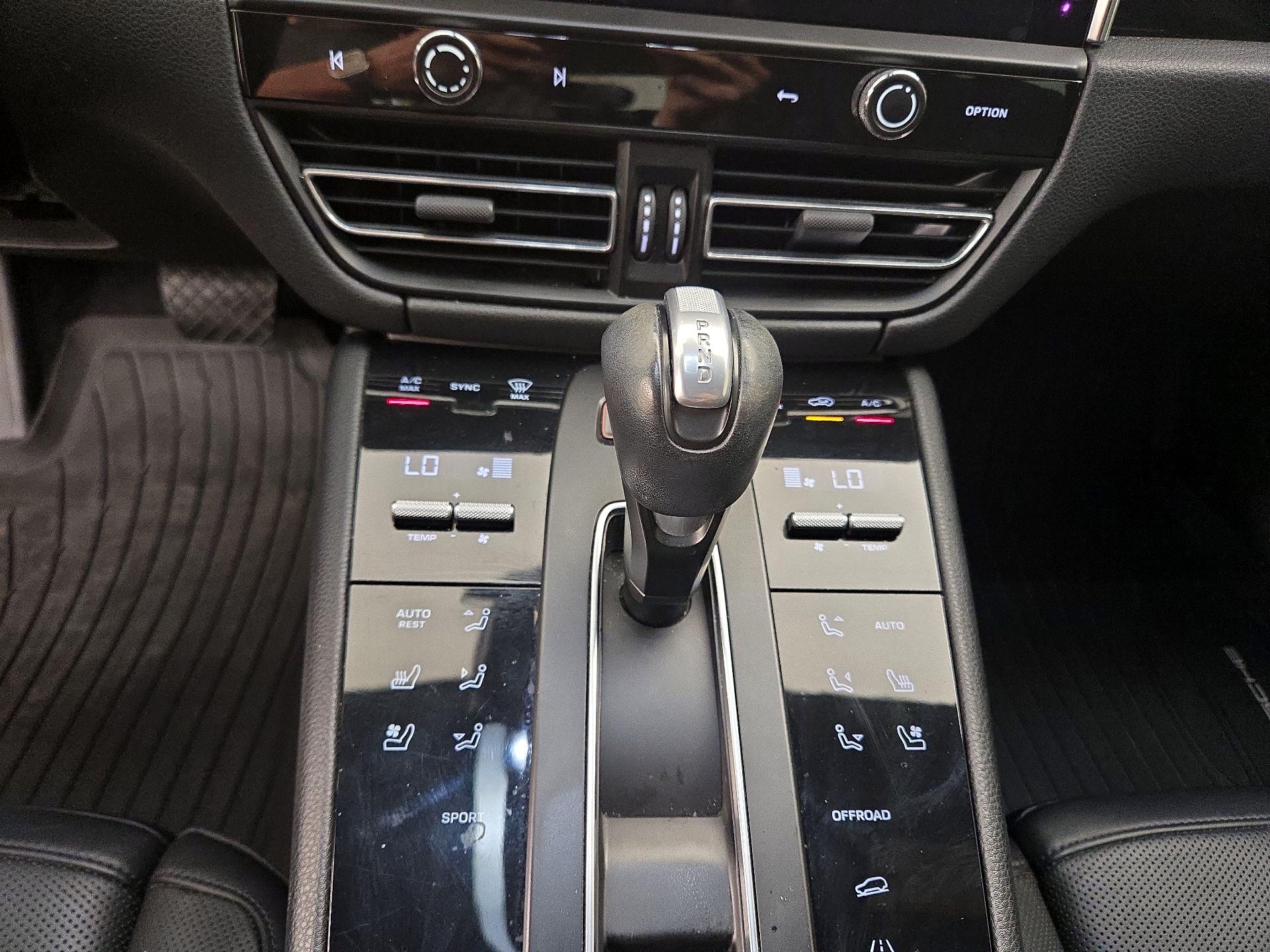 Thumbnail: 2023 Porsche Macan - 18