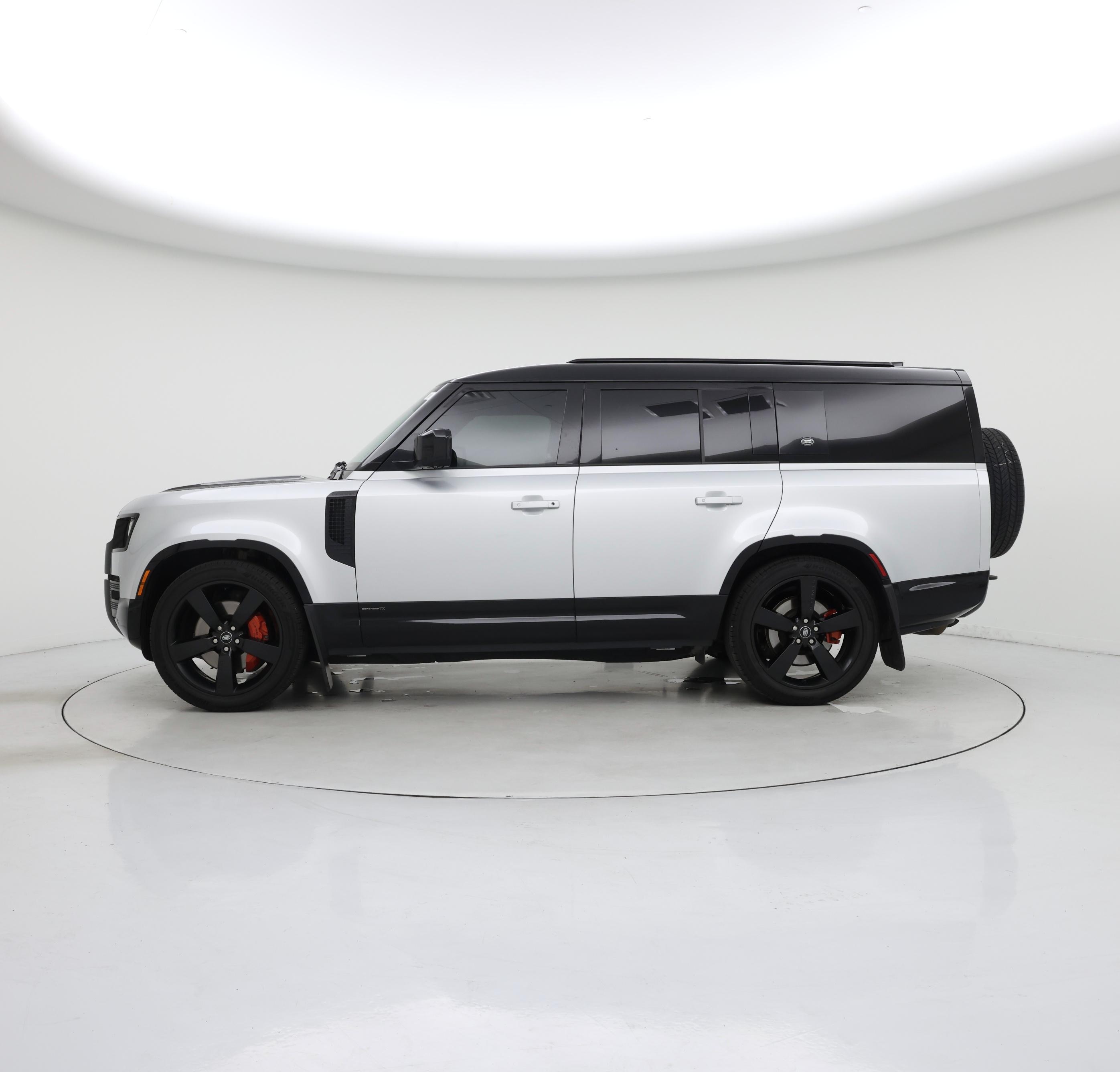 Thumbnail: 2023 Land Rover Defender - 3