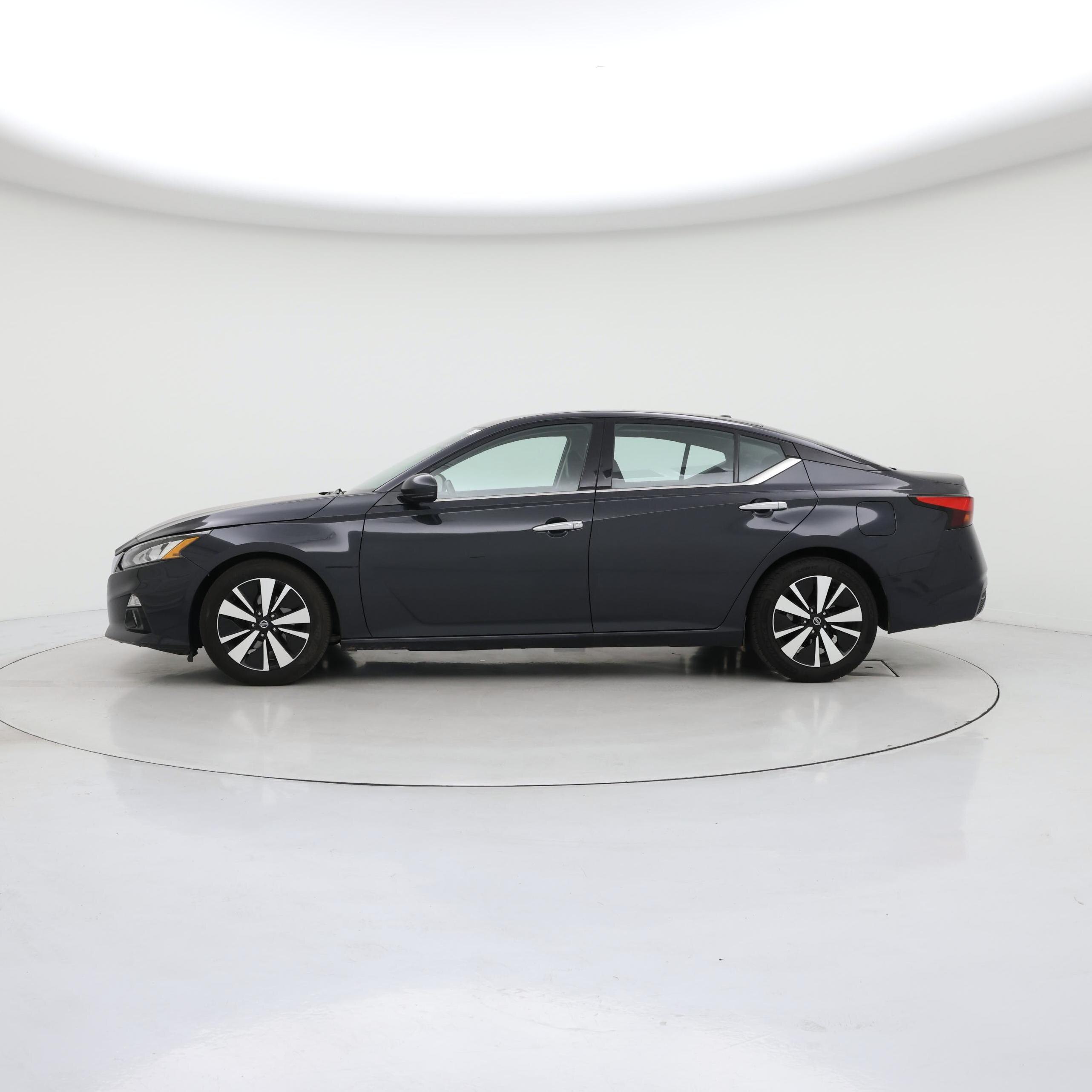 Thumbnail: 2019 Nissan Altima - 3
