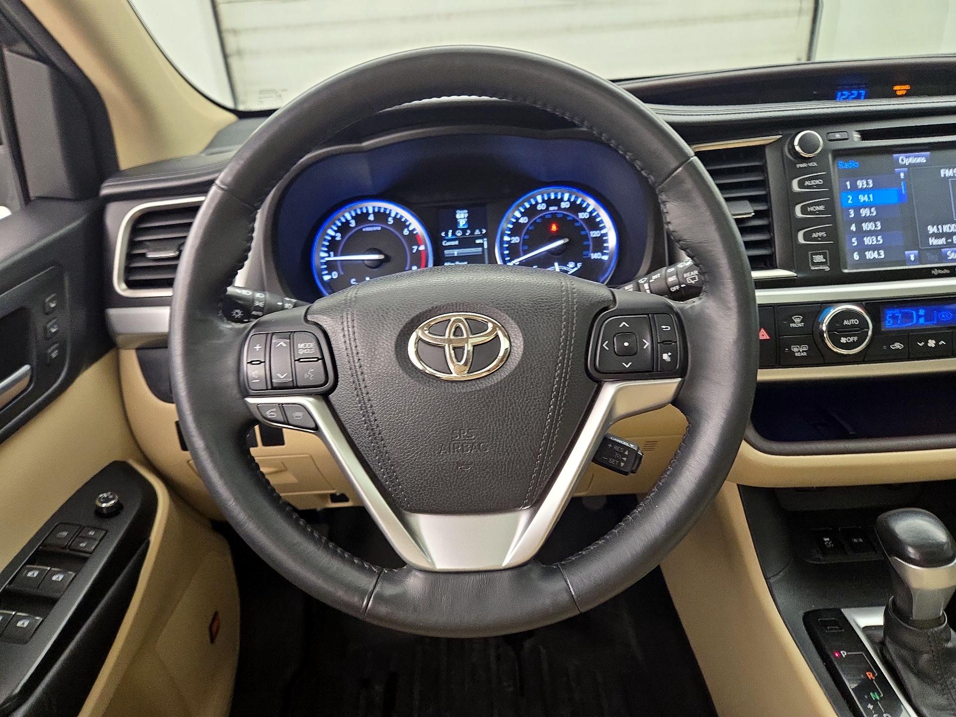 Thumbnail: 2015 Toyota Highlander - 10