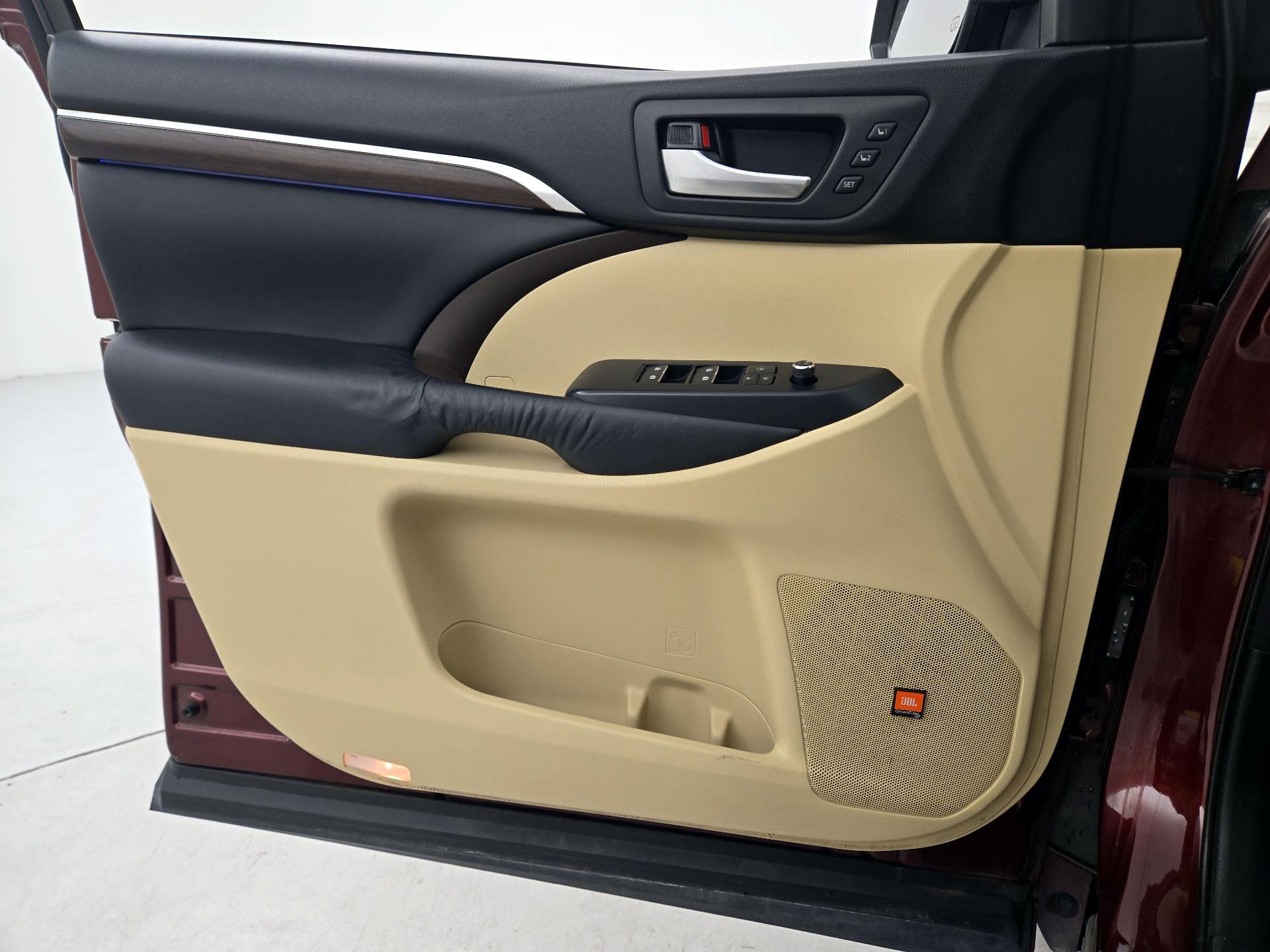 Thumbnail: 2015 Toyota Highlander - 12