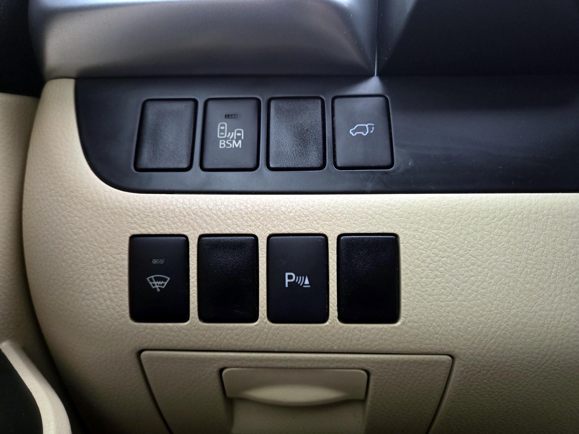 Thumbnail: 2015 Toyota Highlander - 13