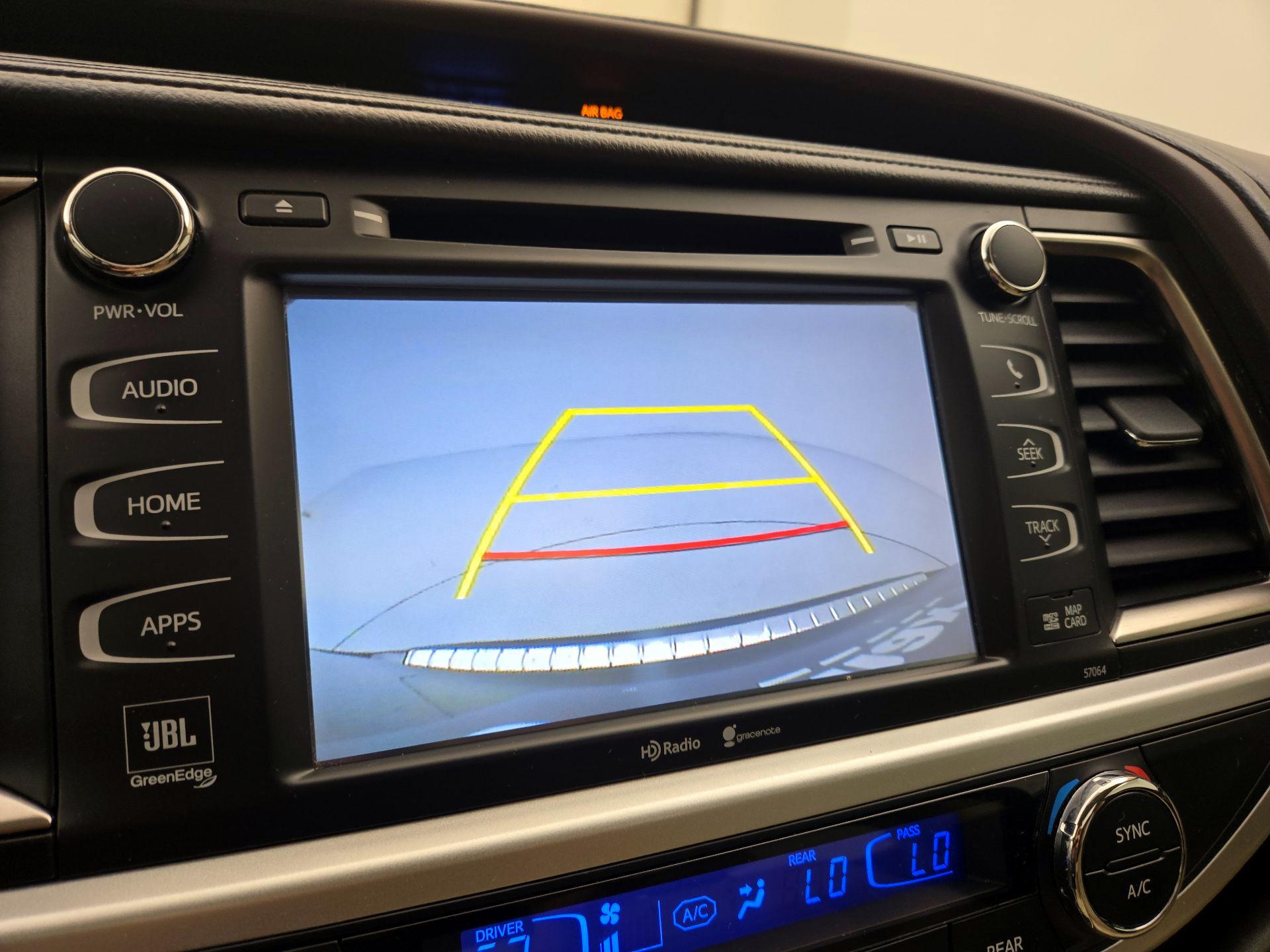 Thumbnail: 2015 Toyota Highlander - 14