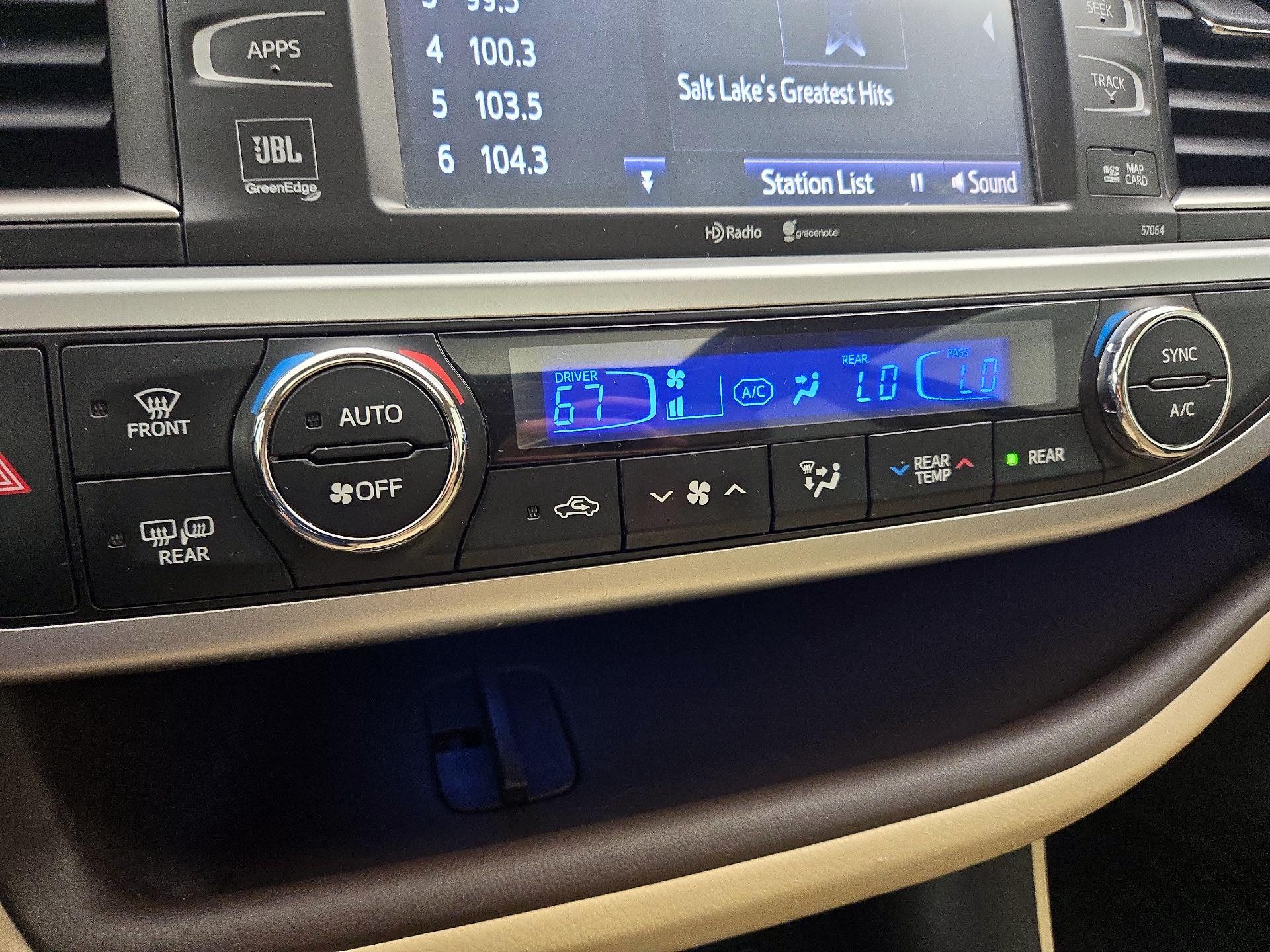 Thumbnail: 2015 Toyota Highlander - 16