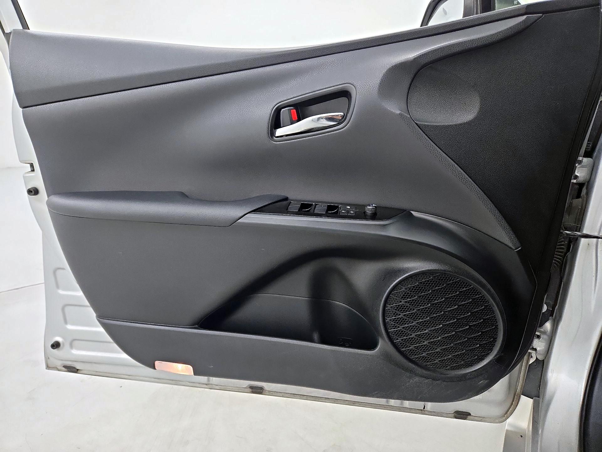 Thumbnail: 2022 Toyota Prius - 12