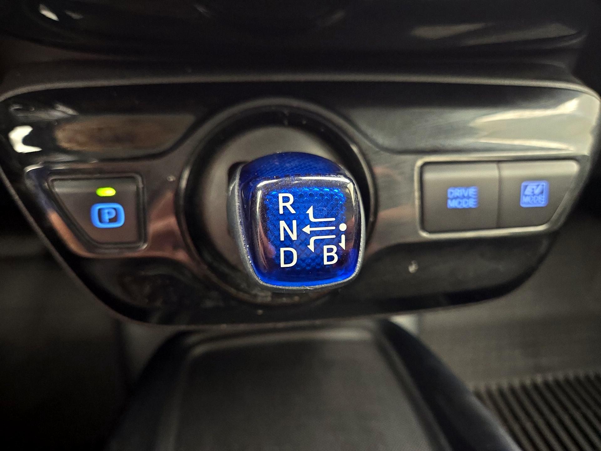 Thumbnail: 2022 Toyota Prius - 17