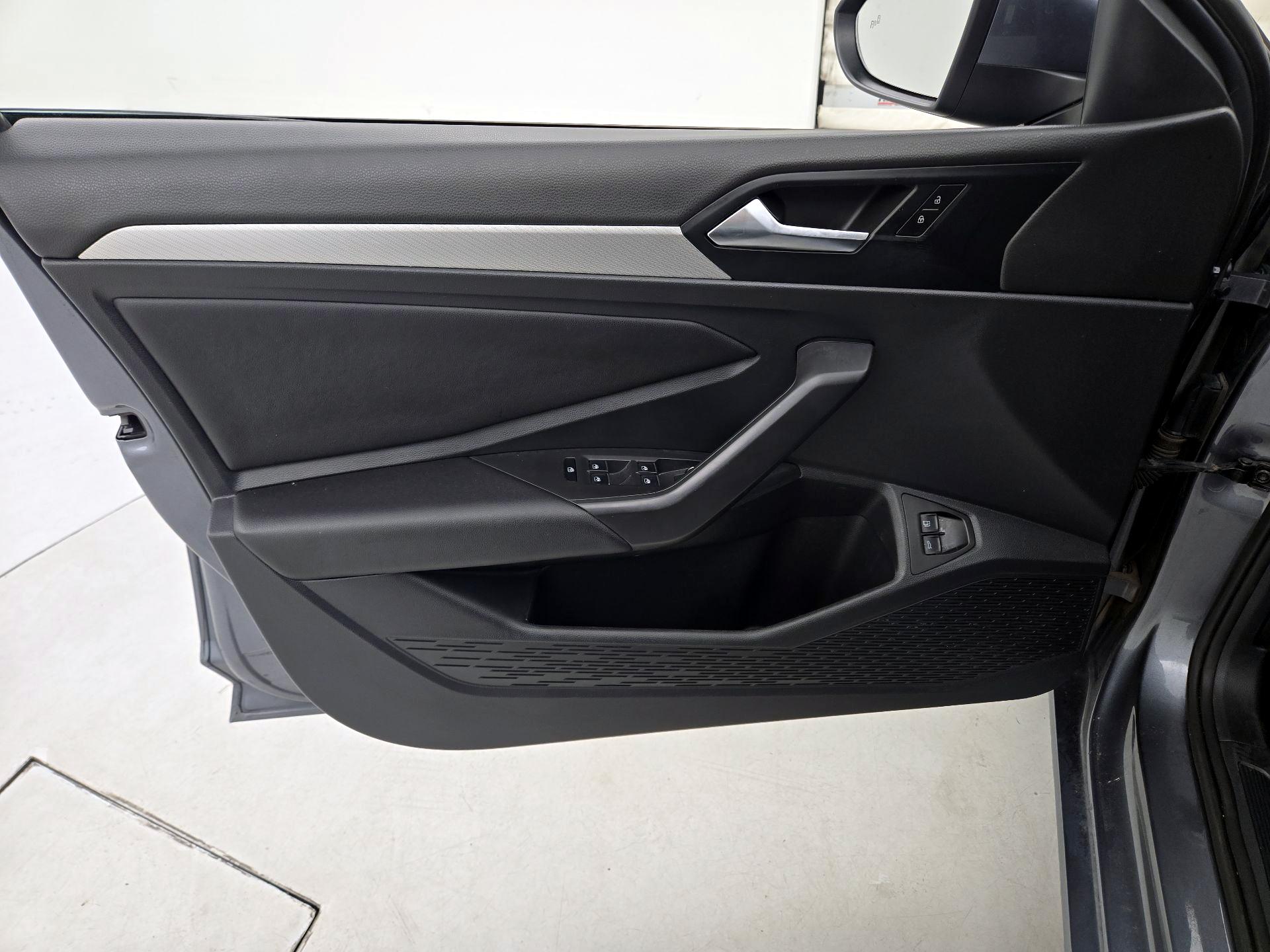 Thumbnail: 2021 Volkswagen Jetta - 12