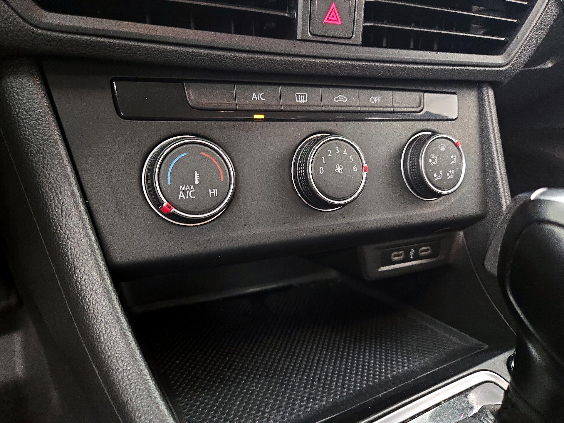 Thumbnail: 2021 Volkswagen Jetta - 16
