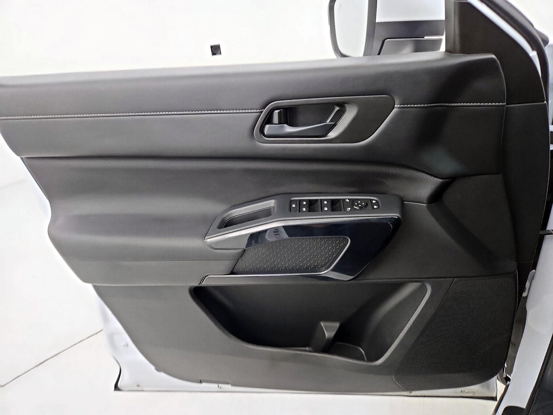 Thumbnail: 2025 Nissan Pathfinder - 12