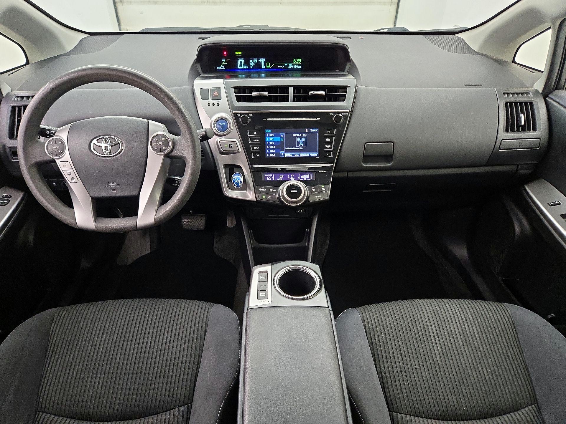 Thumbnail: 2017 Toyota Prius v - 9