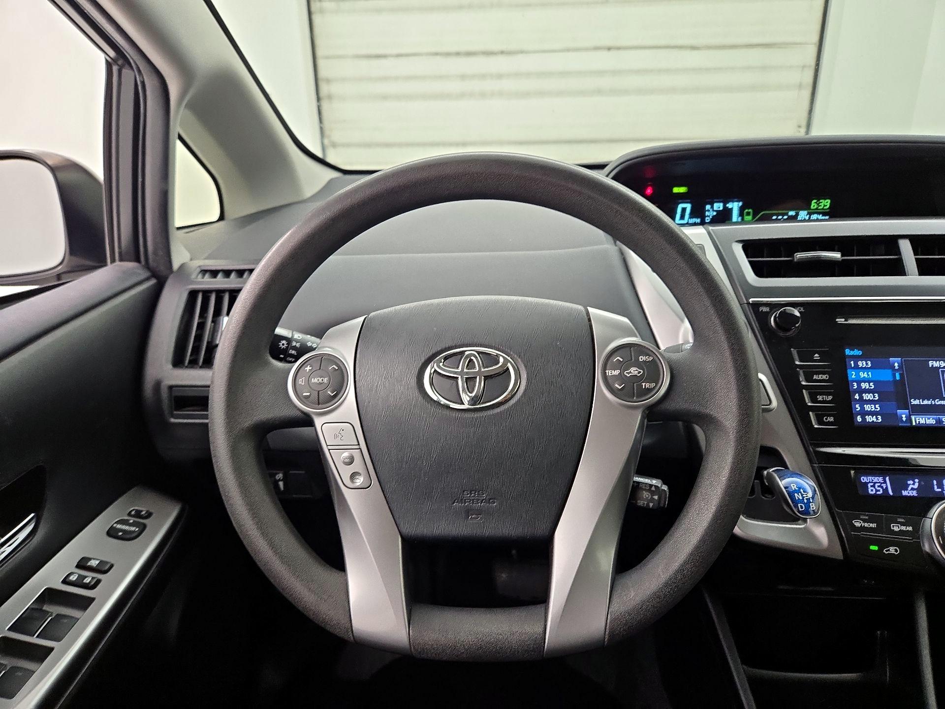 Thumbnail: 2017 Toyota Prius v - 10