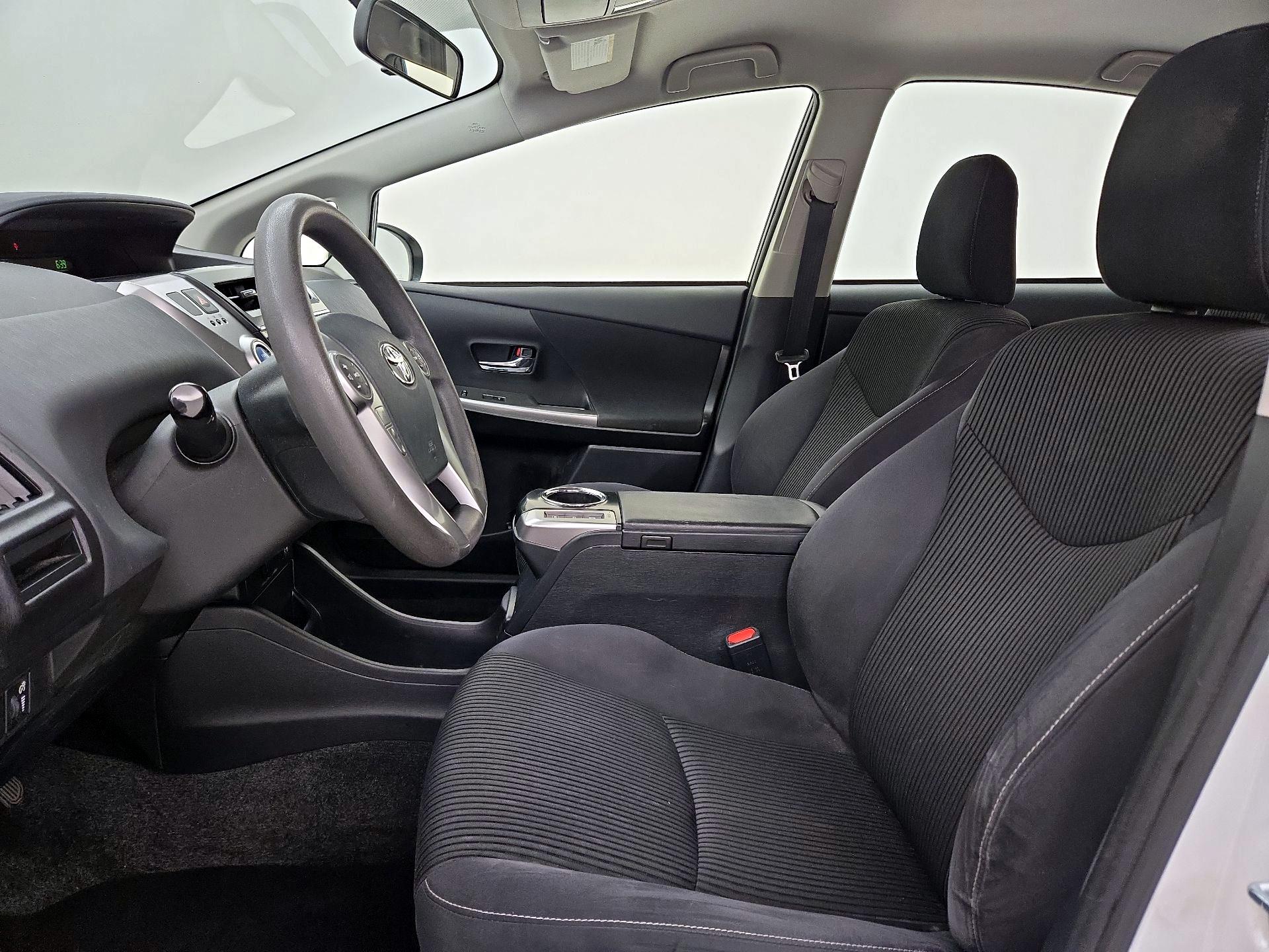 Thumbnail: 2017 Toyota Prius v - 11