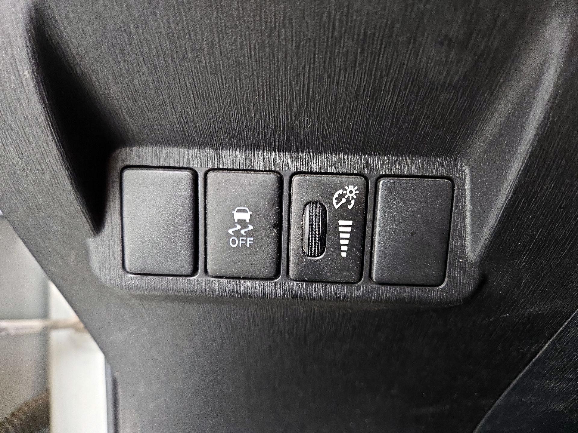 Thumbnail: 2017 Toyota Prius v - 13