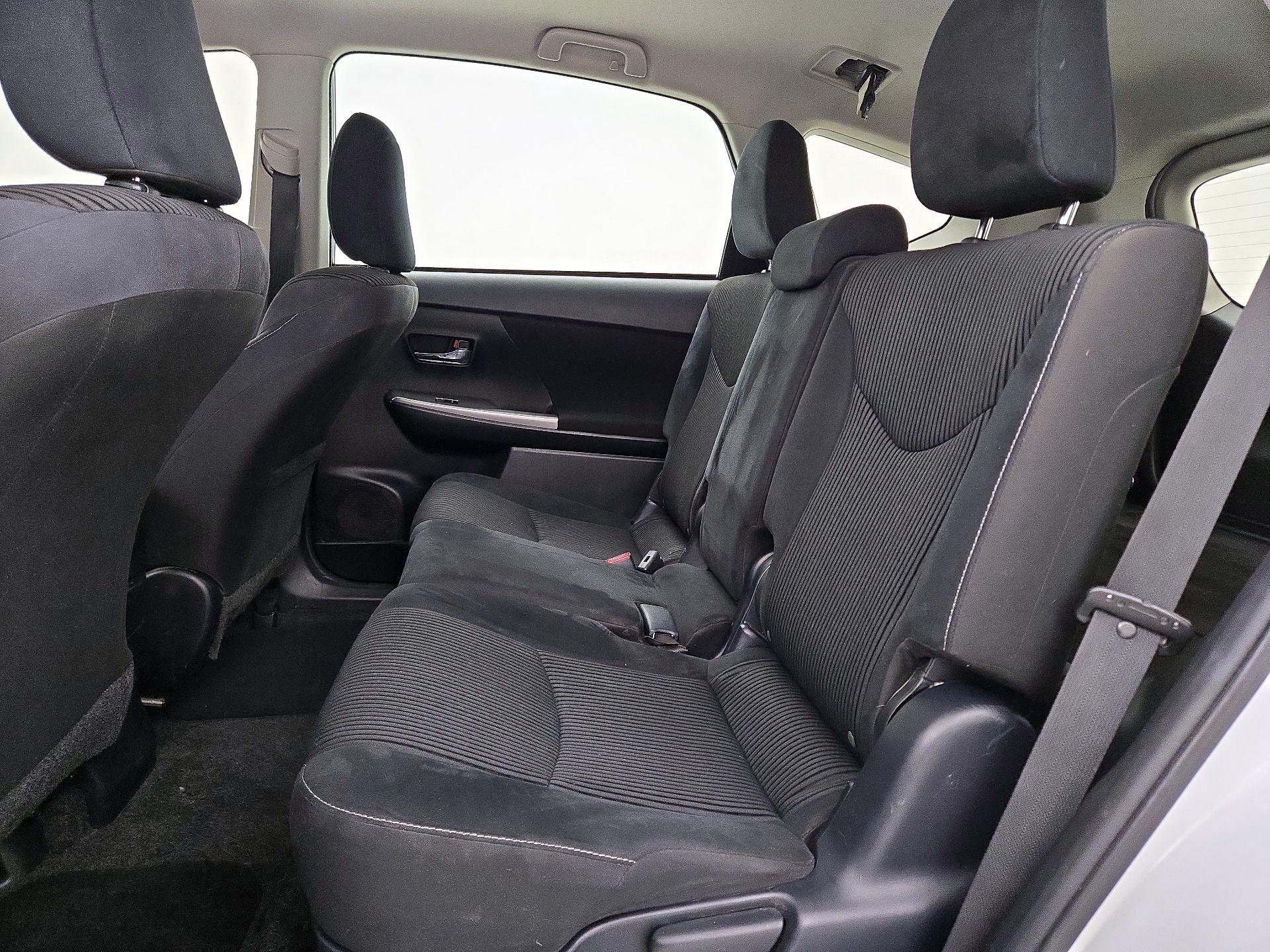 Thumbnail: 2017 Toyota Prius v - 19