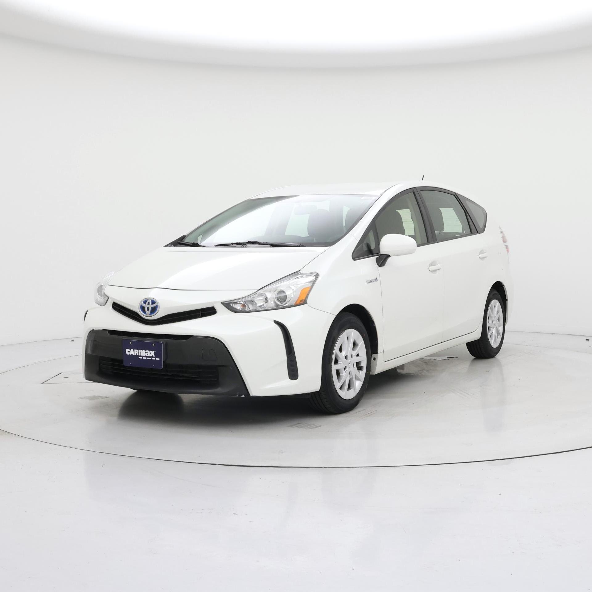 Thumbnail: 2017 Toyota Prius v - 4