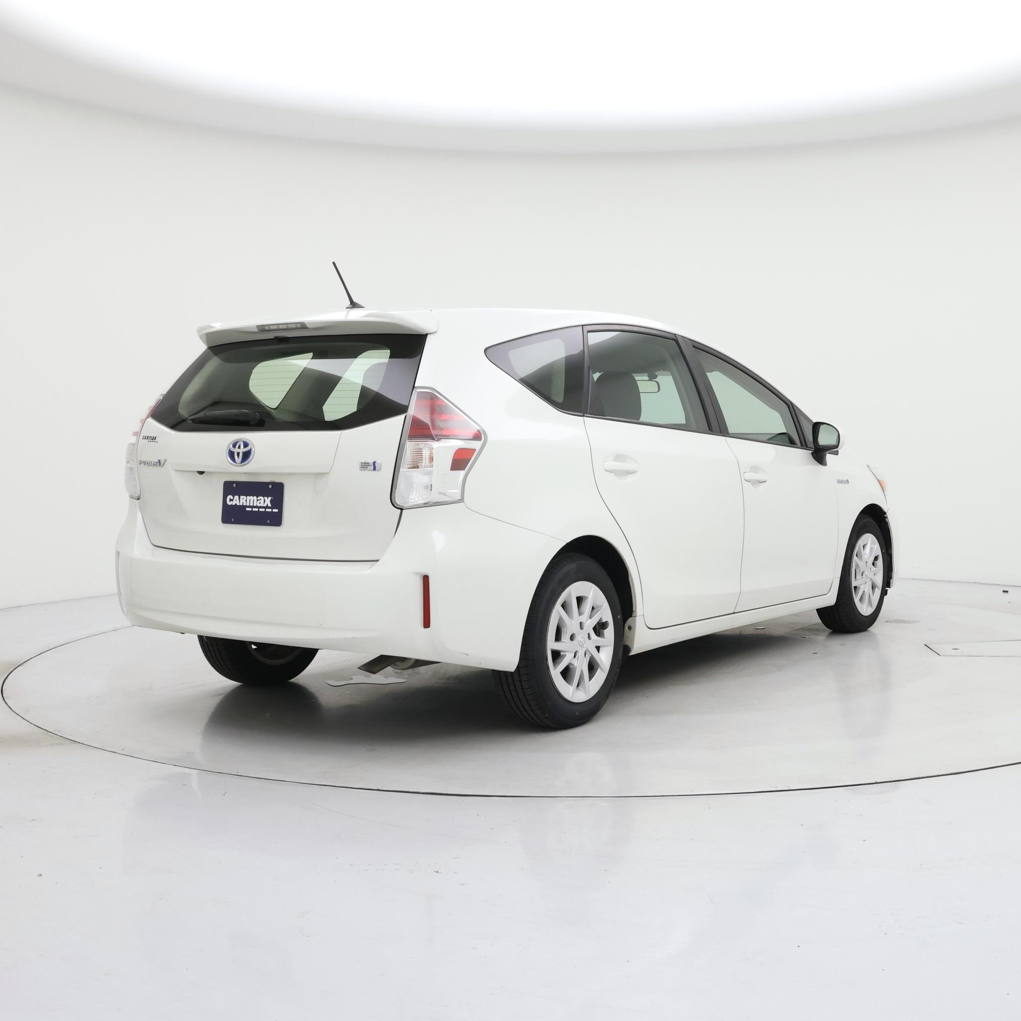 Thumbnail: 2017 Toyota Prius v - 8