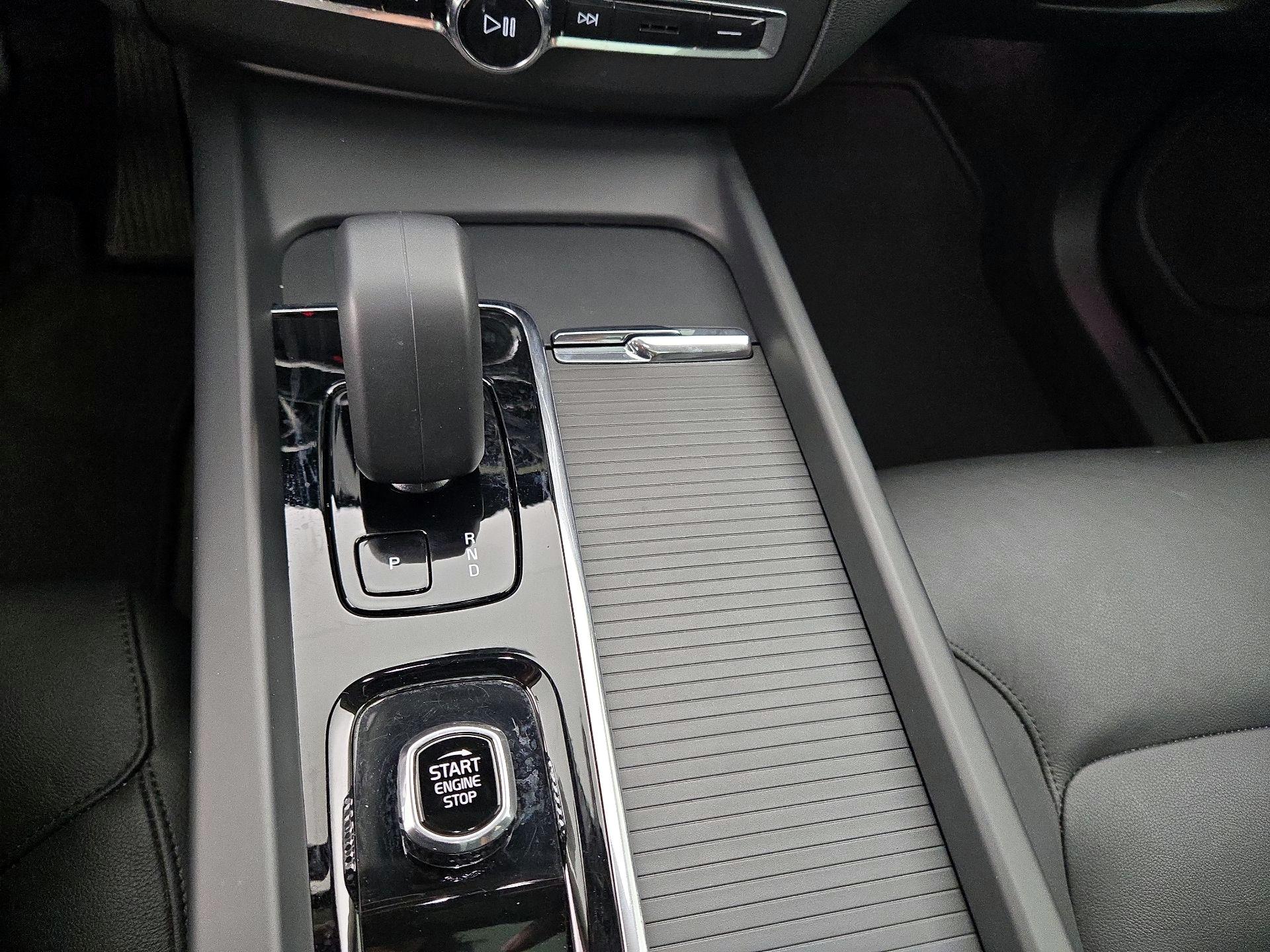 Thumbnail: 2024 Volvo XC60 - 16