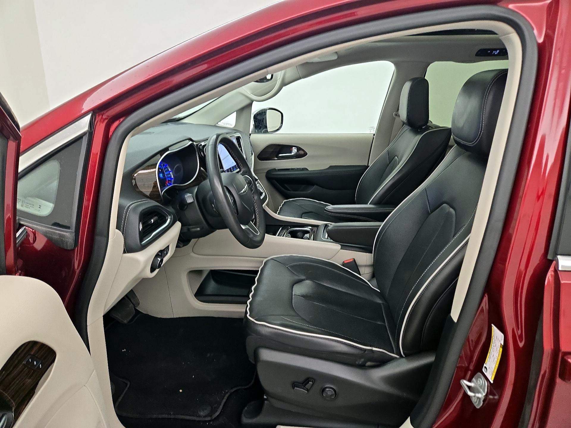 Thumbnail: 2023 Chrysler Pacifica - 11