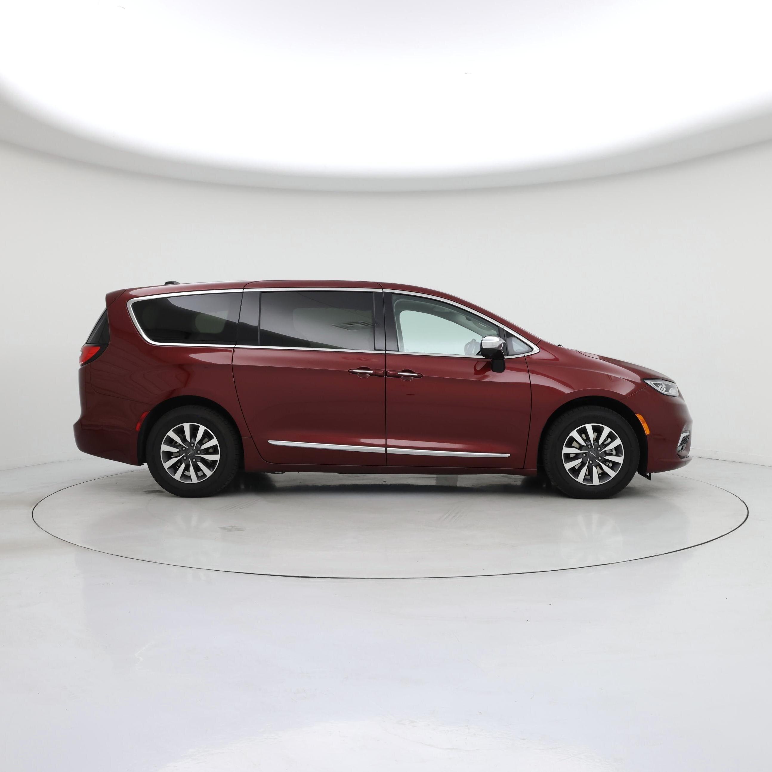 Thumbnail: 2023 Chrysler Pacifica - 7